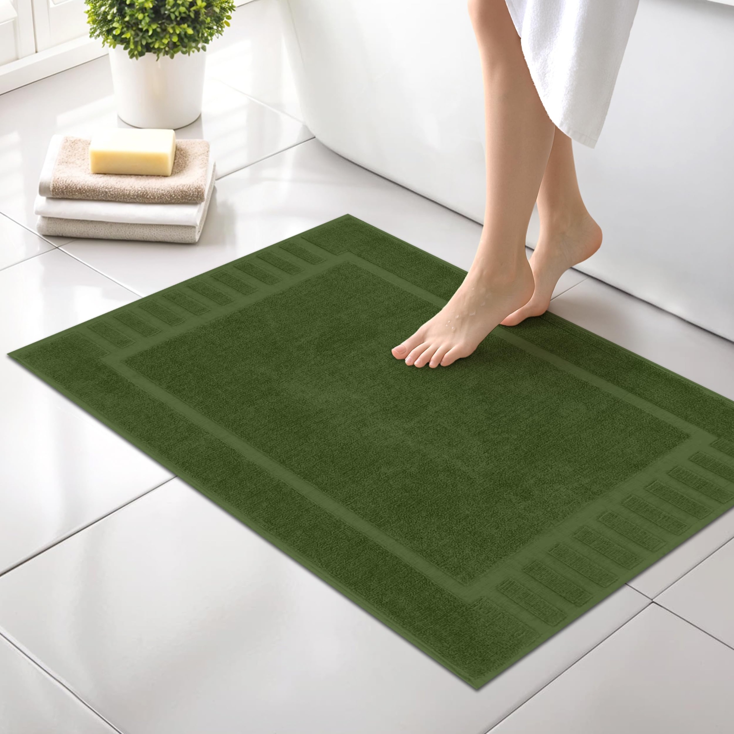Tapis de bain Canadian Linen Imperial, paq. 2, 20 x 30&nbsp;po, léger, séchage rapide, doux et absorbant, lavable avec touches de piano, vert mousse
