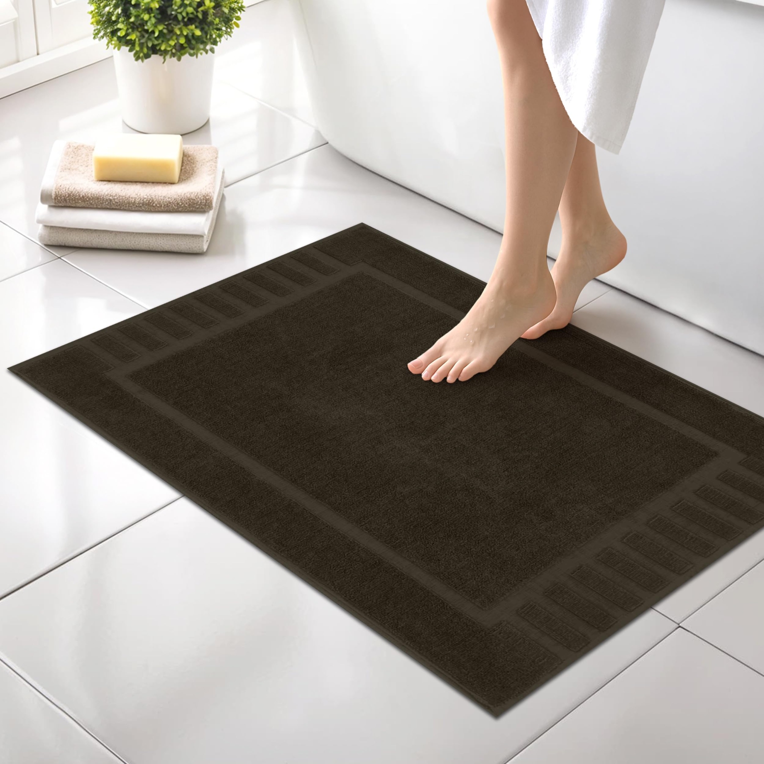 Tapis de bain Canadian Linen Imperial, paq. 2, 20 x 30&nbsp;po, doux, absorbant, léger, séchage rapide, lavable, motif de touches de piano, brun