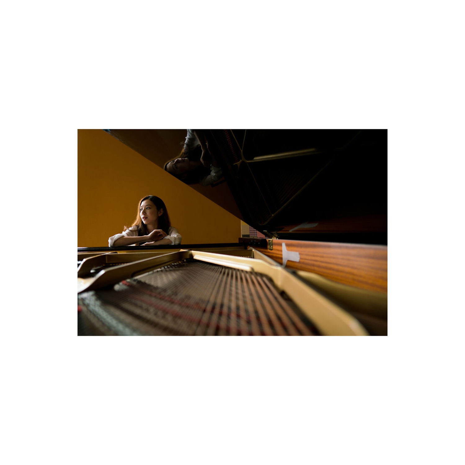 Sigma 16mm f/1.4 DC DN Contemporary Lens for FujiFilm X Bundle