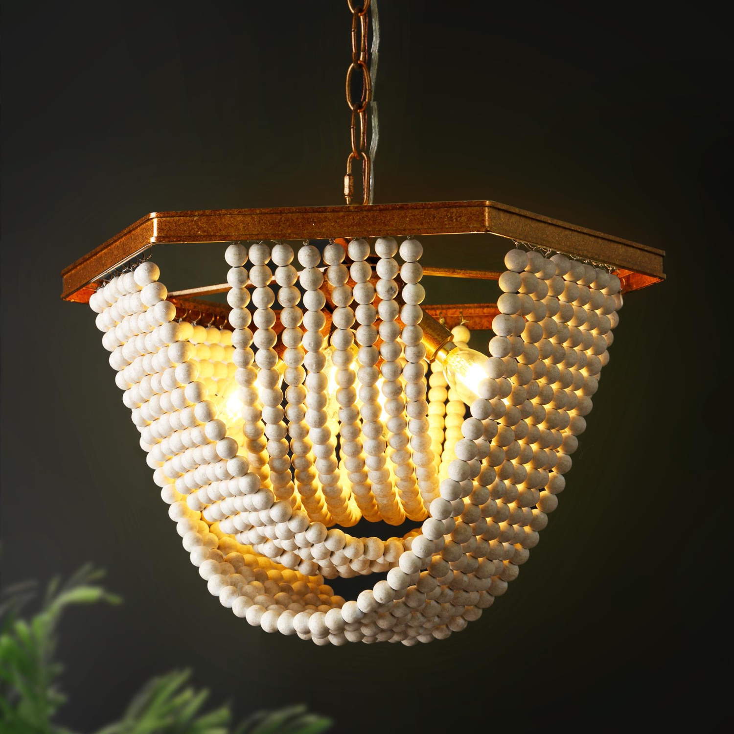 Chandelier blanc cassé à 4 lumières en perles pour salle à manger CHnadelier avec perles en bois