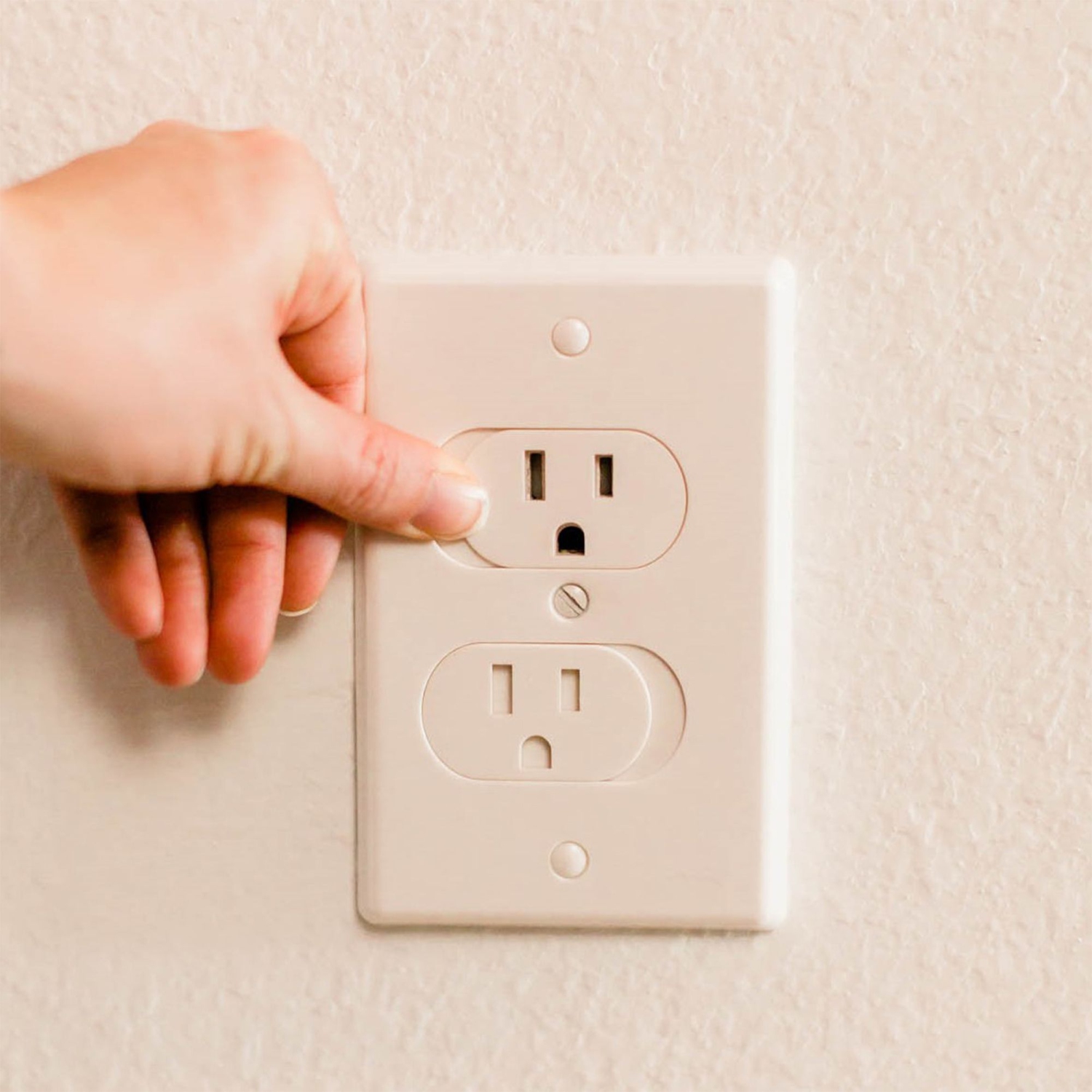 Qdos Universal Outlet Cover - White SelfClosing 3 Pack