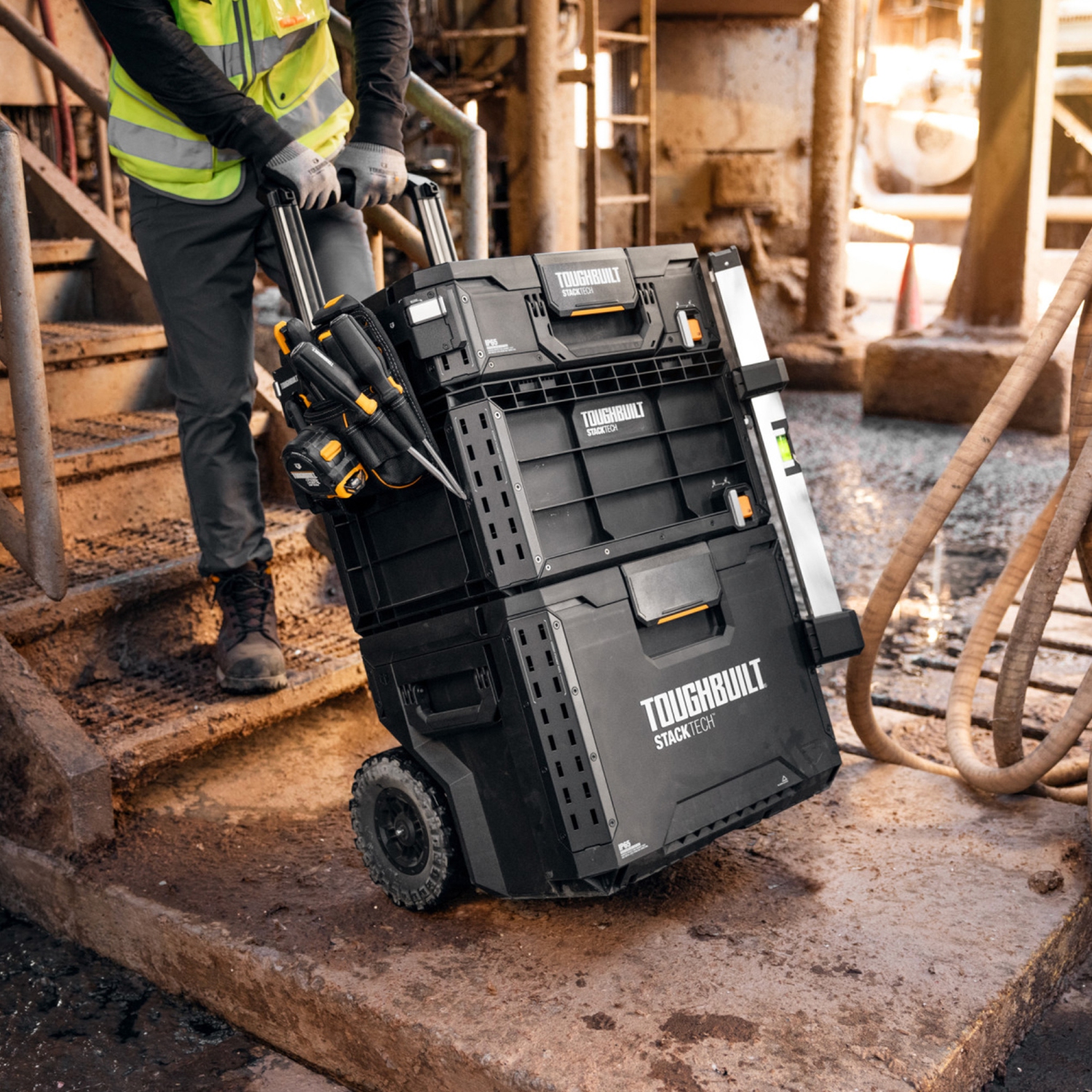 Coffre à outils à roulettes portatif 2-en-1 ToughBuilt, roulettes et modèle empilable, noir