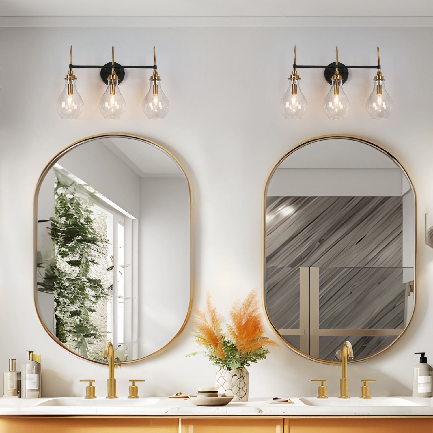 Applique de salle de bain moderne/contemporaine Uolfin, 21,6-en-3, noir poli et or brasa avec abat-jour en verre transparent en forme de goutte