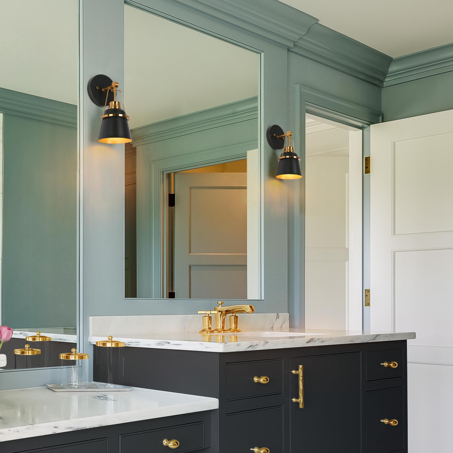 Applique murale de salle de bain moderne à 1 lumière en poudre noire et dorée avec abat-jour en métal