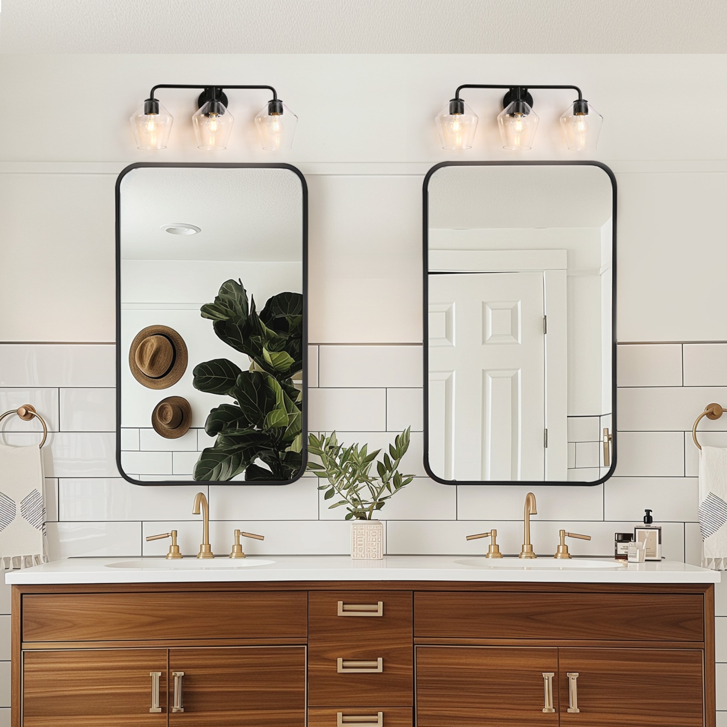 24.5 po Luminaire de salle de bain géométrique industriel à 3 ampoules, noir mat, abat-jour en verre transparent