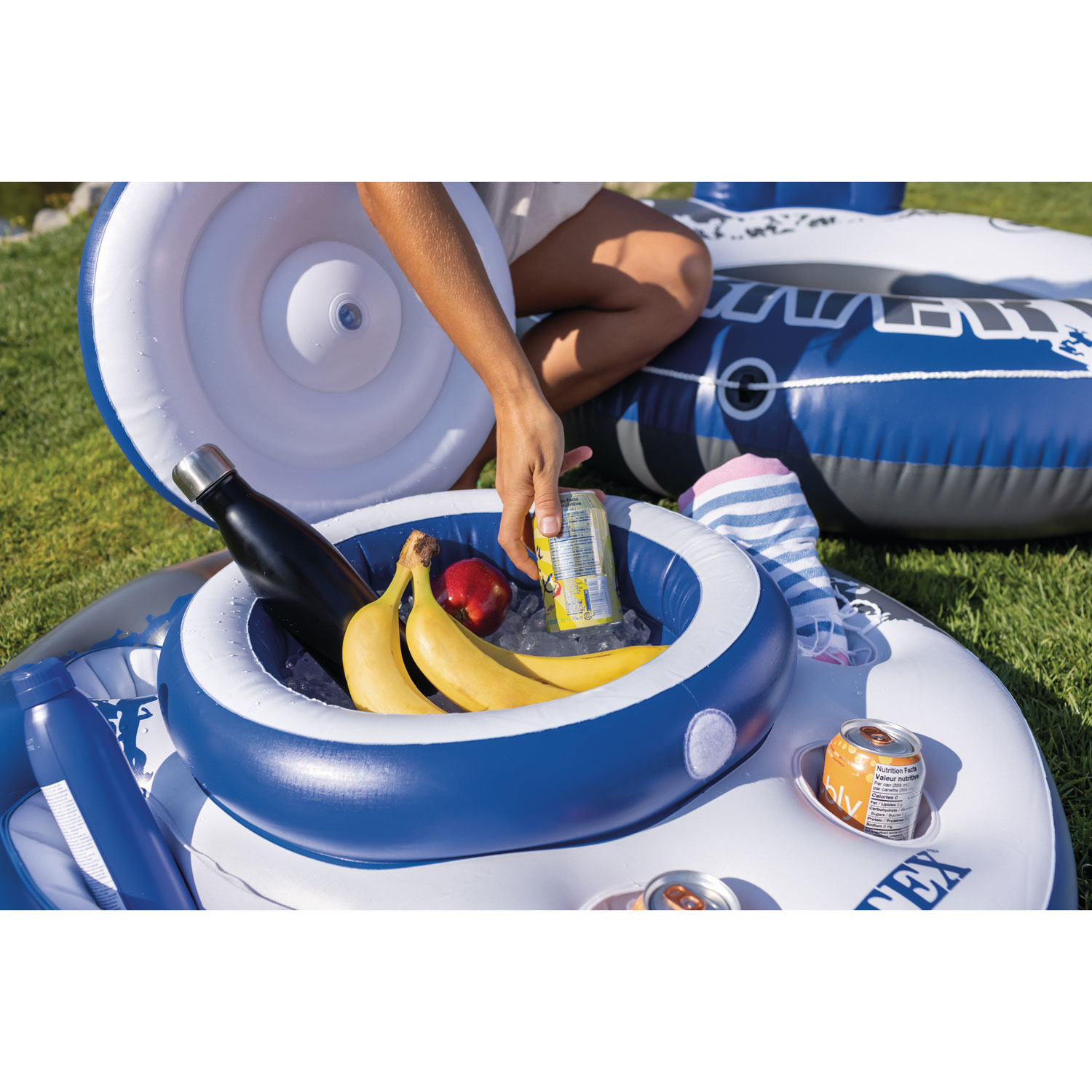 Glacière gonflable flottante Mega Chill d'Intex - Bleu/Gris