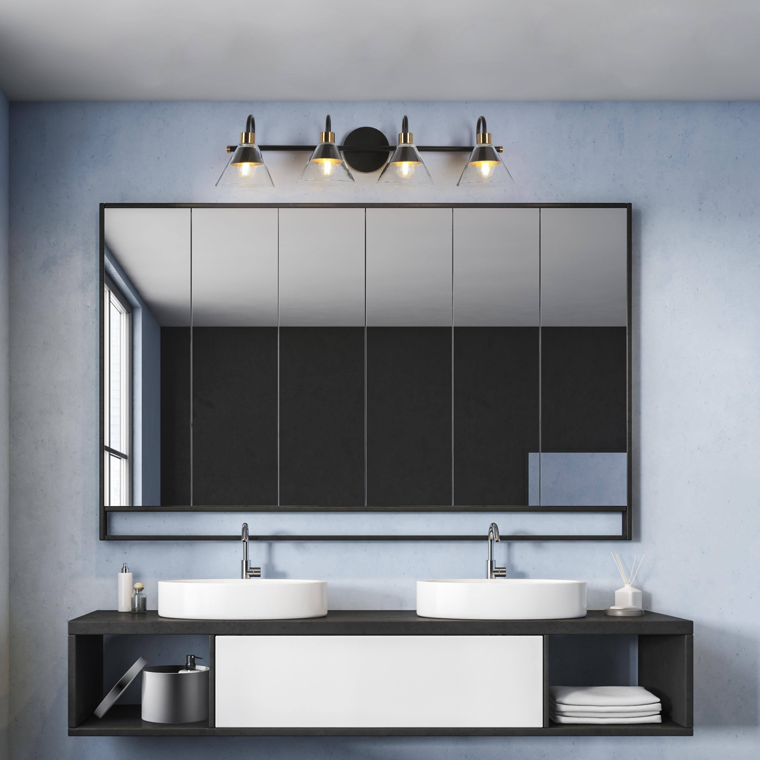 Applique de salle de bain à 4 lumières, noir et laiton, abat-jour en verre transparent