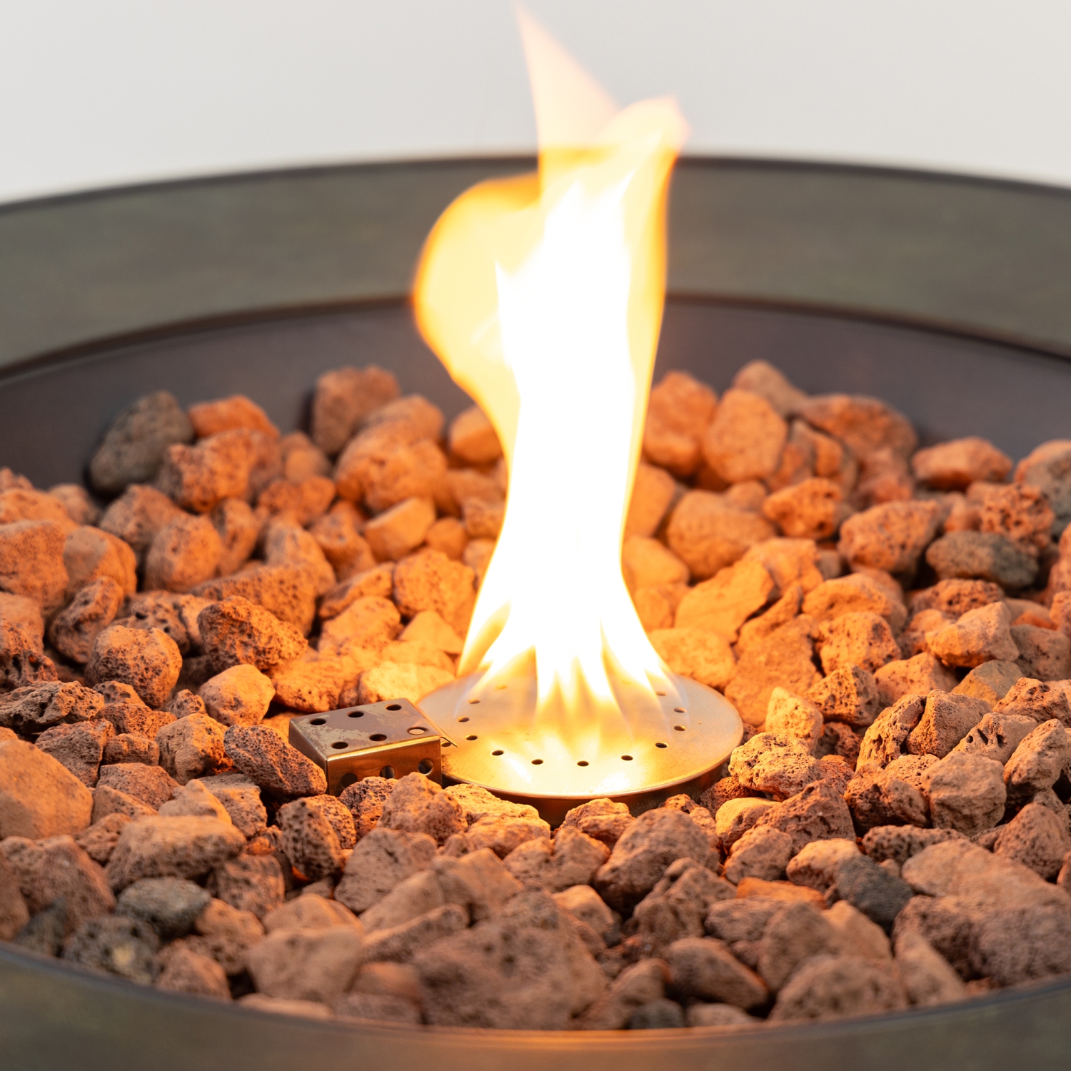 8000 BTU de table ronde d'extérieur avec foyer au gaz propane de Deko Living, propane et remplisseur pour roches de lave