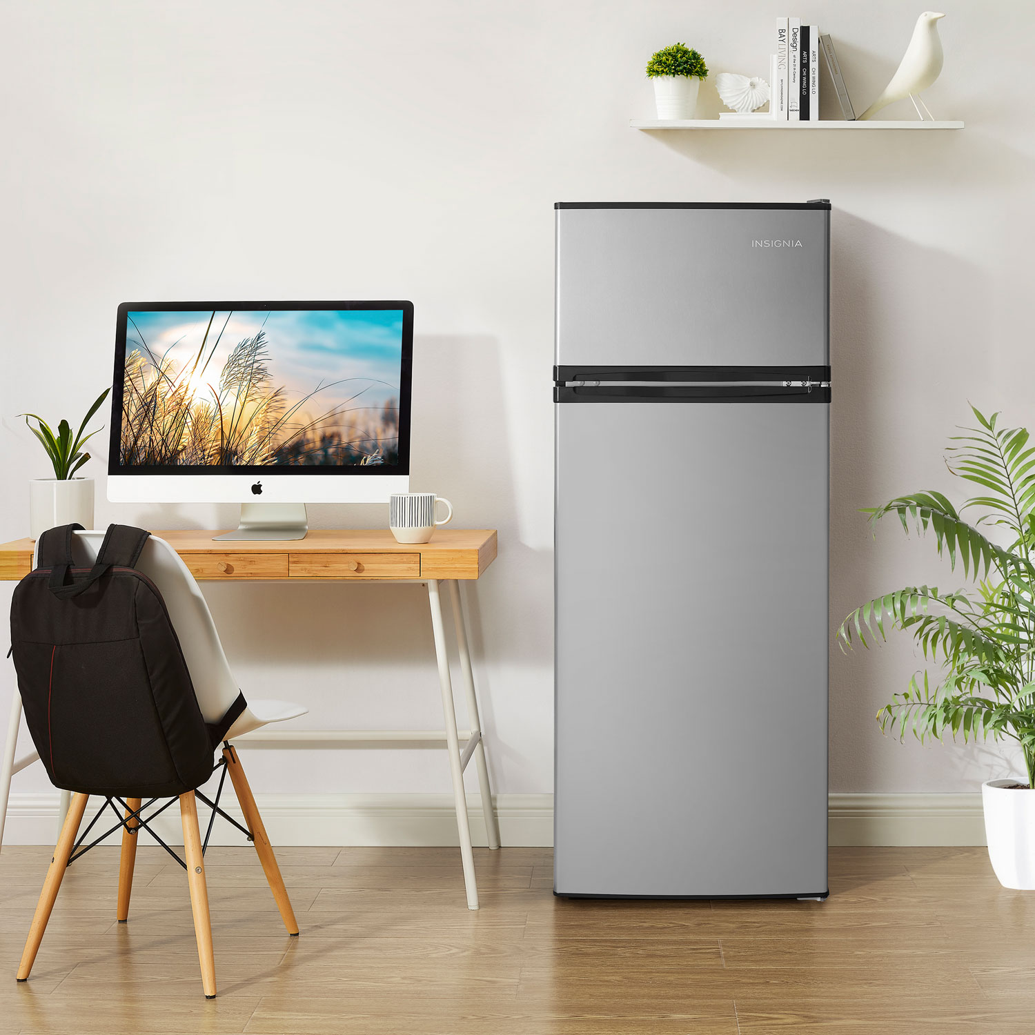 Réfrigérateur compact autonome à congélateur supérieur 7,3 pi³ d'Insignia - Aspect acier inoxydable