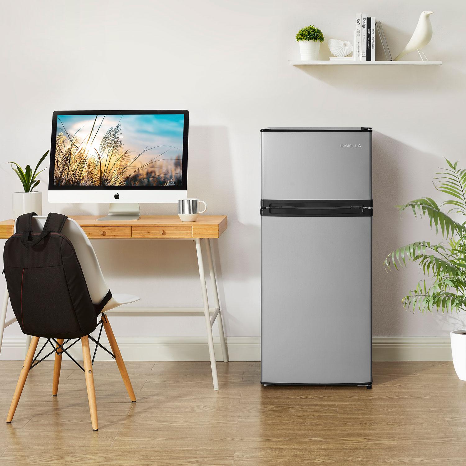 Réfrigérateur compact autonome à congélateur supérieur 4,5 pi³ d'Insignia - Aspect acier inoxydable