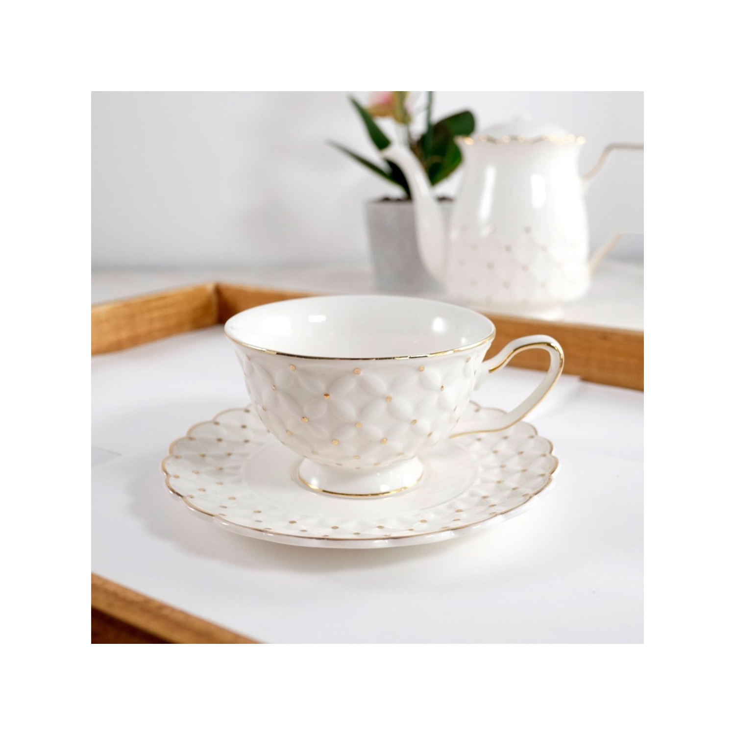 Tasse à thé et soucoupe à pois dorés de 6&nbsp;oz