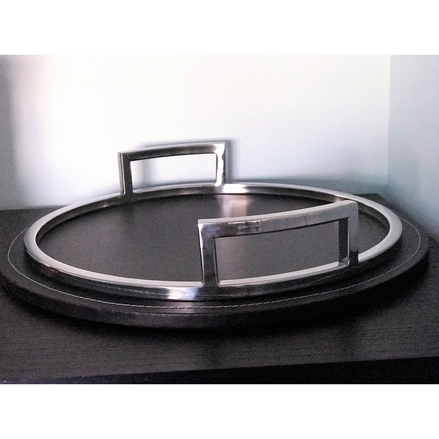 Plateau rond avec fond en cuir 16,5" dia.