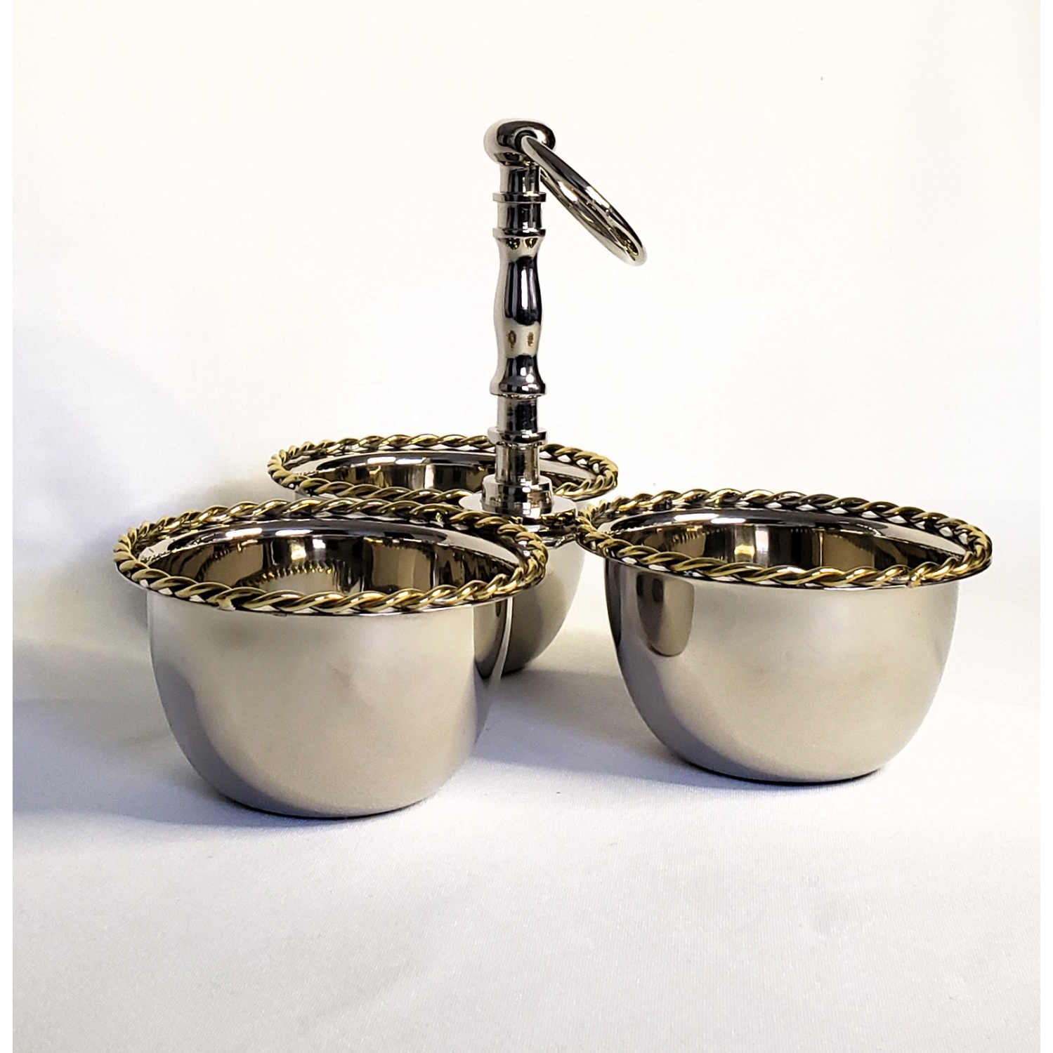 Plat à trois noix en acier inoxydable argenté avec bordure torsadée