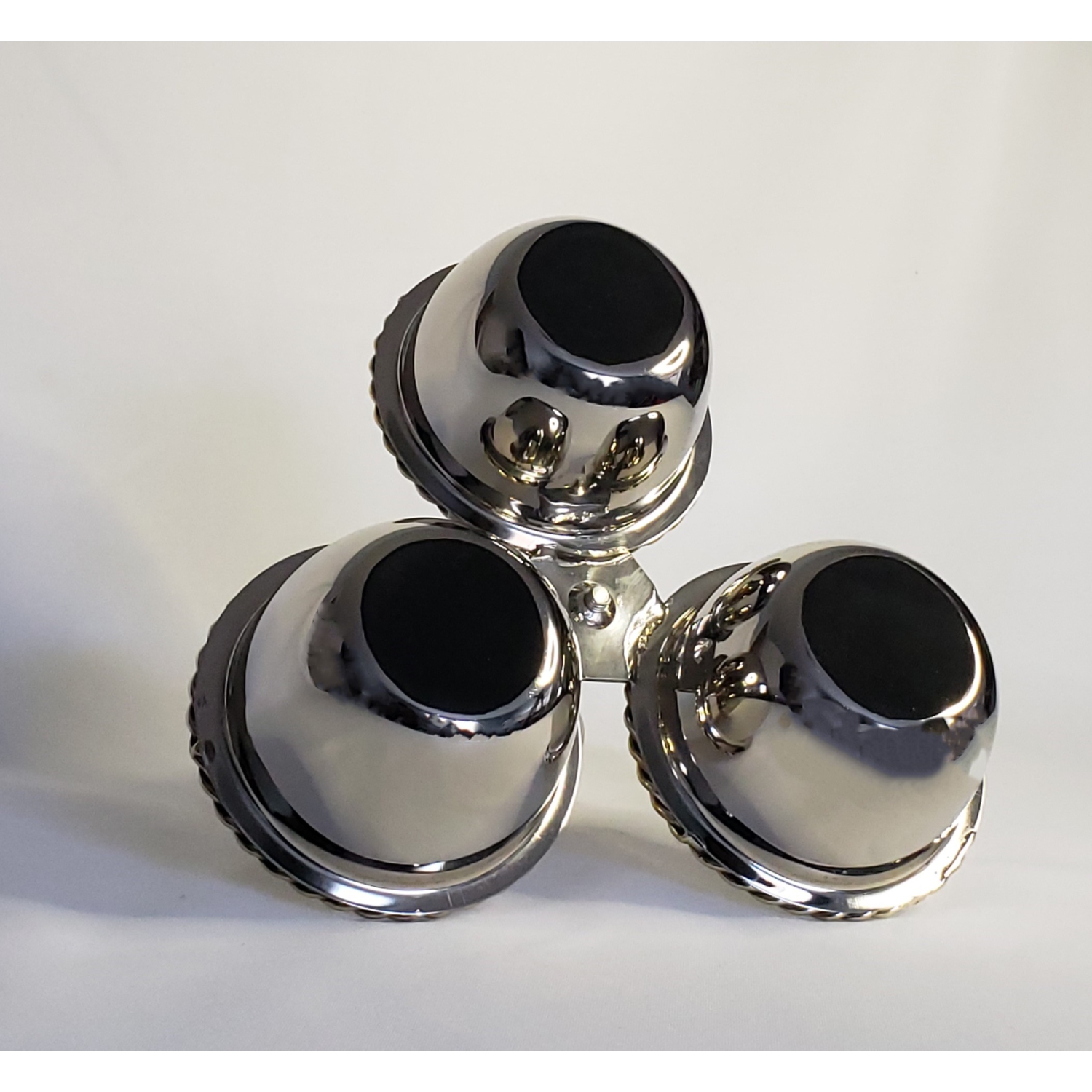 Plat à trois noix en acier inoxydable argenté avec bordure torsadée