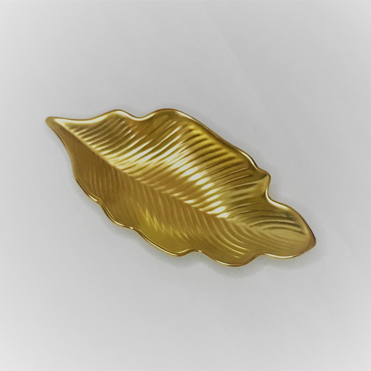 Jiallo Botanic Collection 8.5" Titanium Porcelain Deep Leaf Plate in Gold