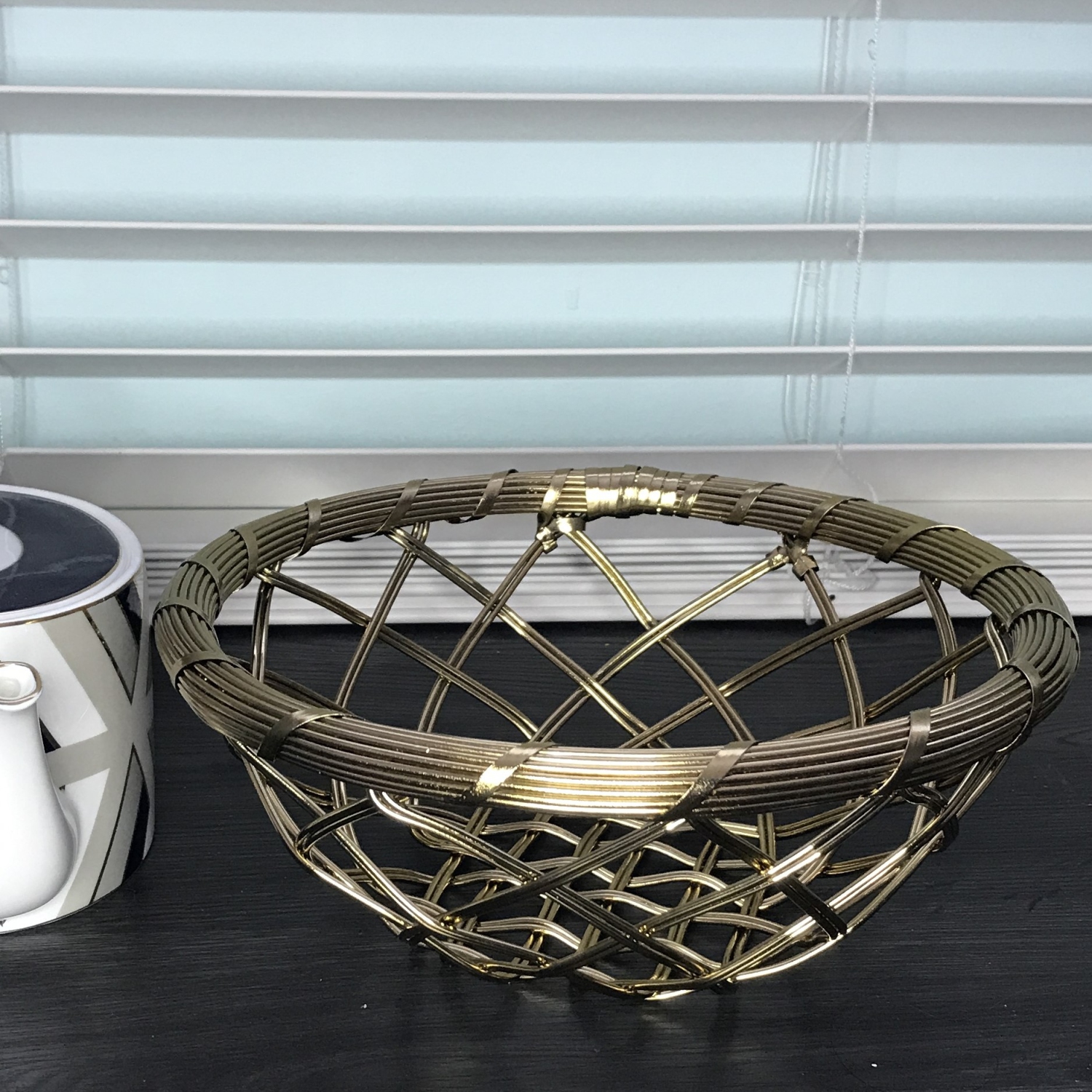 Gold Metallic 9" round basket
