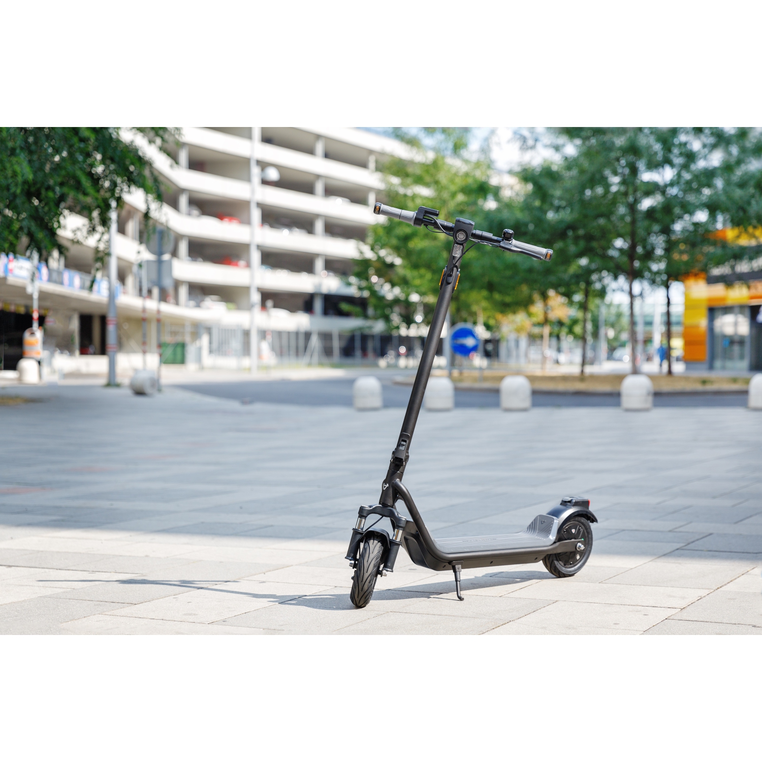 NIU - Trottinette électrique pliable KQI 100F avec plage de fonctionnement maximale 29&nbsp;km, sortie de crête 600&nbsp;W , vitesse maximale