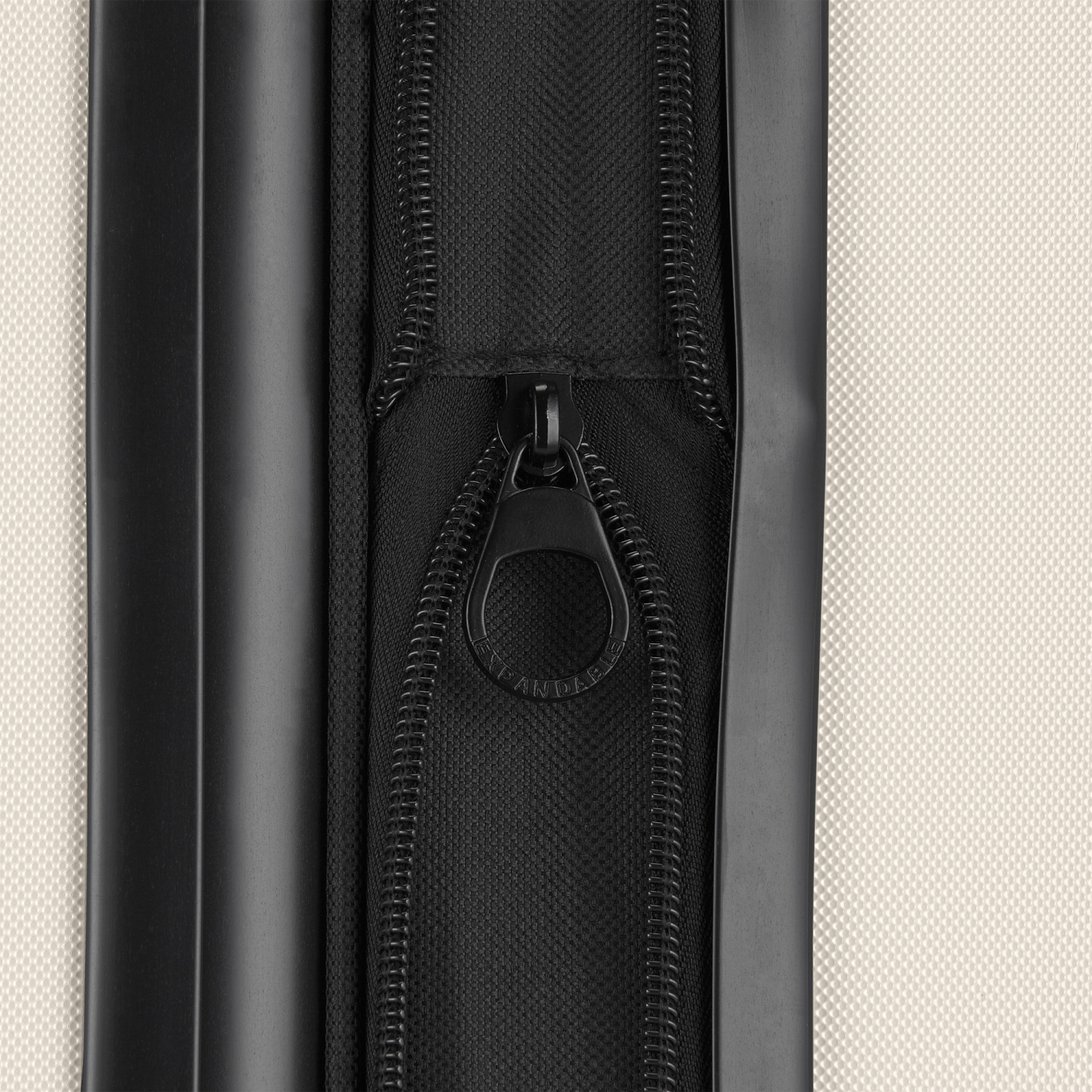 Ensemble de 2 valises rigides extensibles The Classic de Bugatti