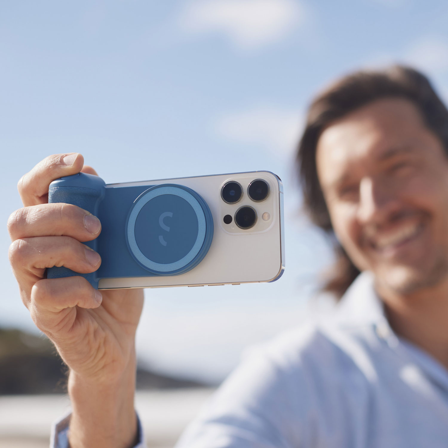 ShiftCam SnapGrip Magnetic Smartphone Battery Grip -&nbsp;Blue Jay