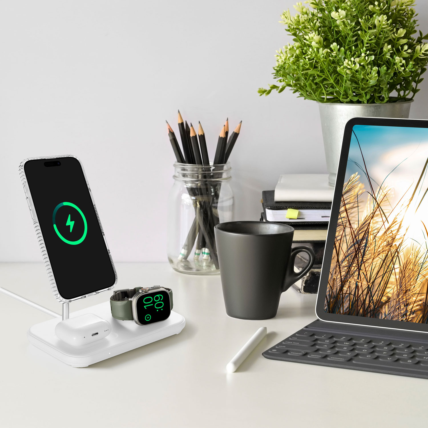 Étui rigide ajusté d'Insignia avec MagSafe pour iPhone 17 Pro Max - Transparent - Exclusivité de Best Buy