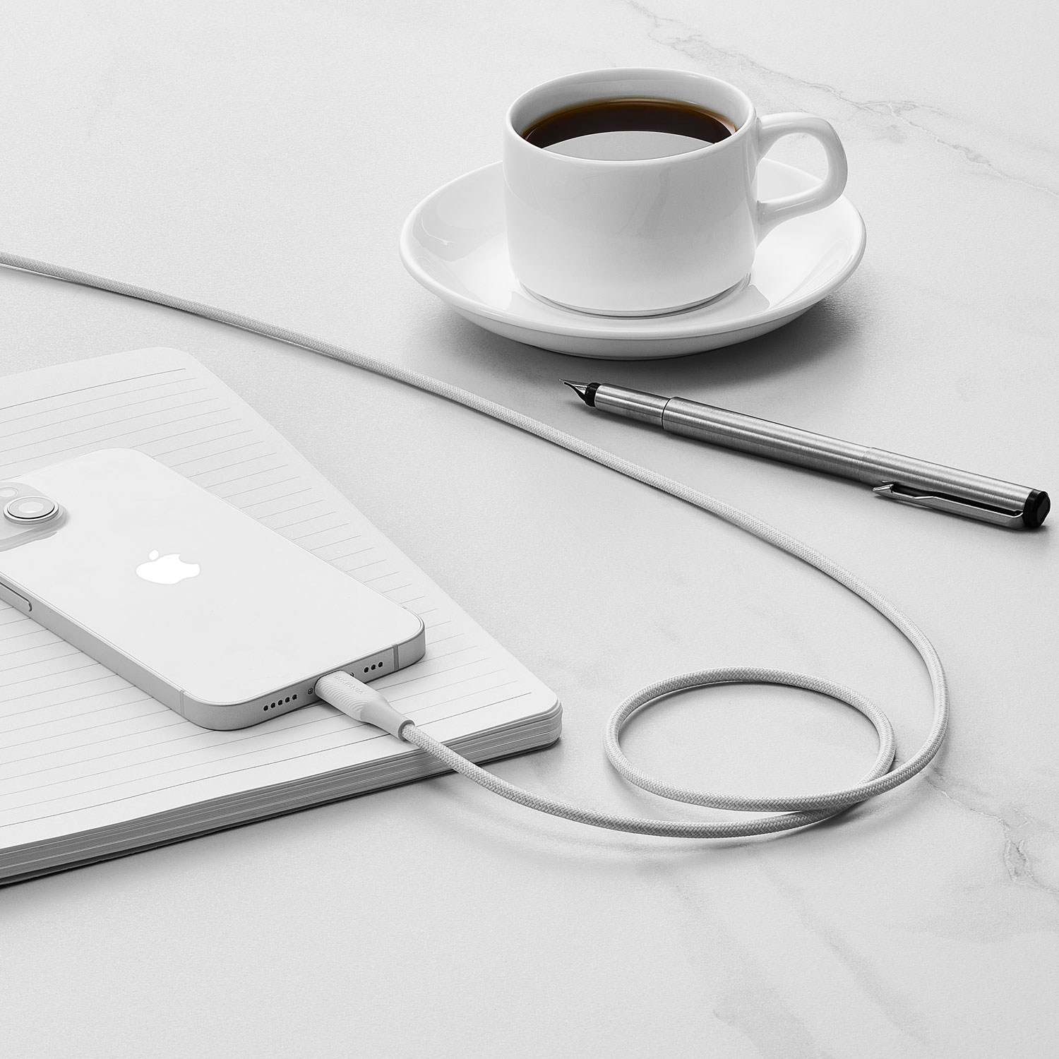 Câble tissé USB-A à Lightning de 1,2 m d'Insignia (NS-MCA4AL2-C) - Paquet de 2 - Blanc - Exclusivité Best Buy