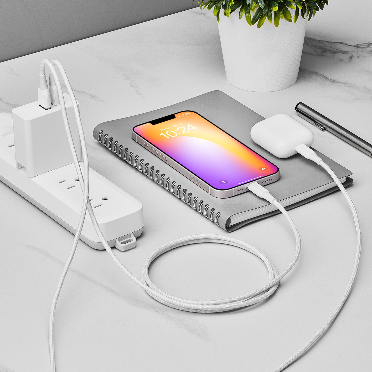 Câble tissé USB-A à Lightning de 1,2 m d'Insignia (NS-MCA4AL2-C) - Paquet de 2 - Blanc - Exclusivité Best Buy