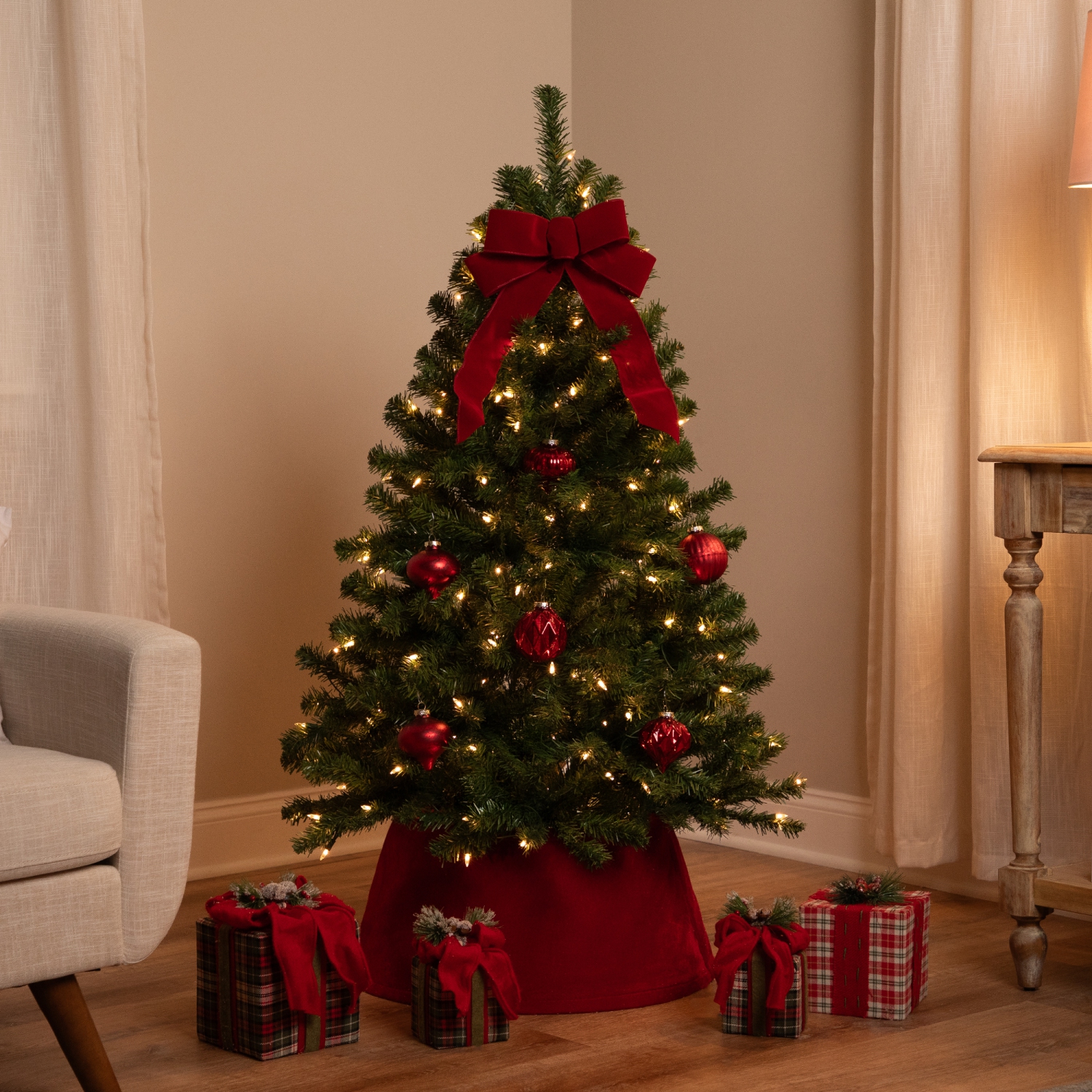 Pre-Lit Pendleton Spruce Full Artificial Christmas Tree - 4.5' - Clear Lights