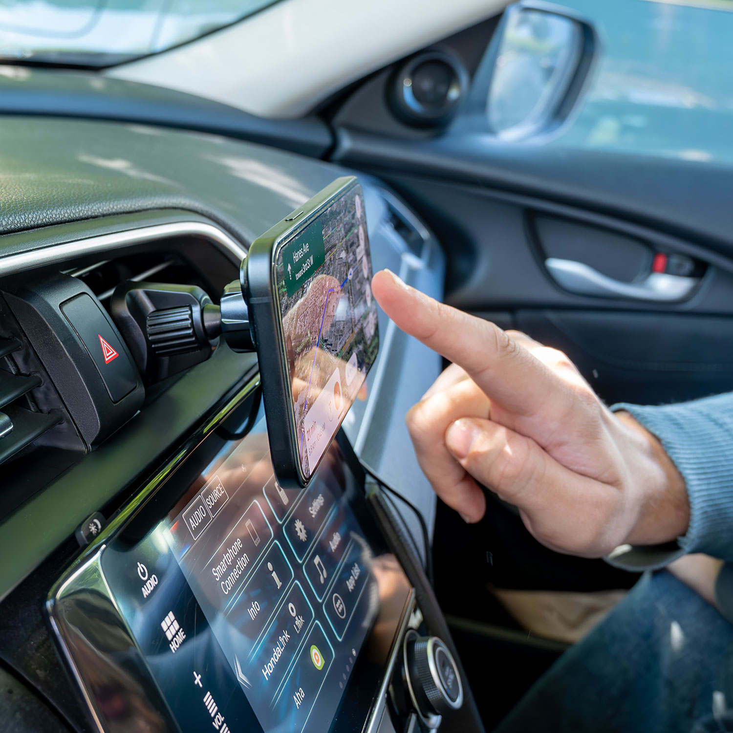 LOGiiX Vent Mount Qi2 Car Charger - Black