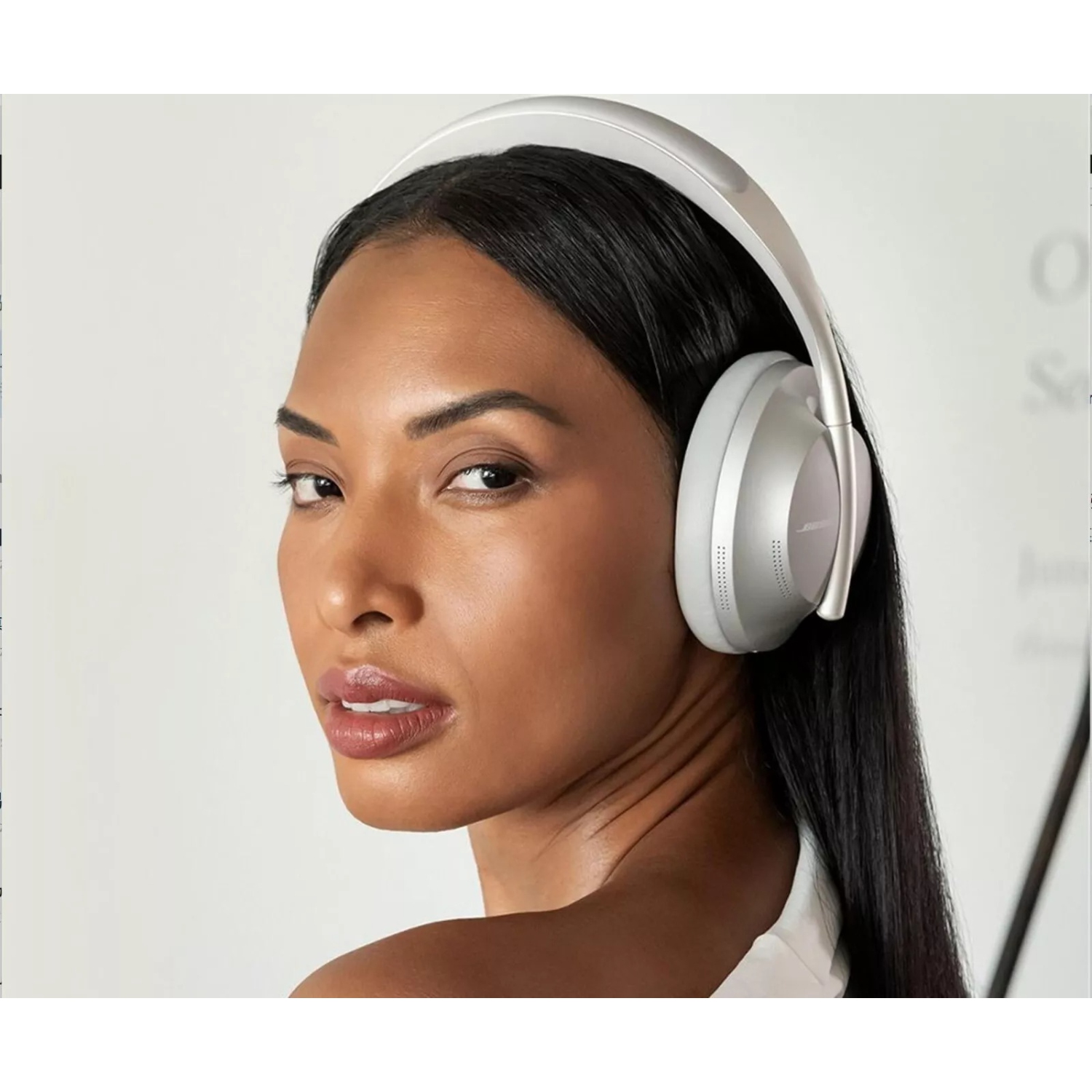 Remis à neuf - Casque d'écoute à suppression du bruit 700 de Bose - Argenté