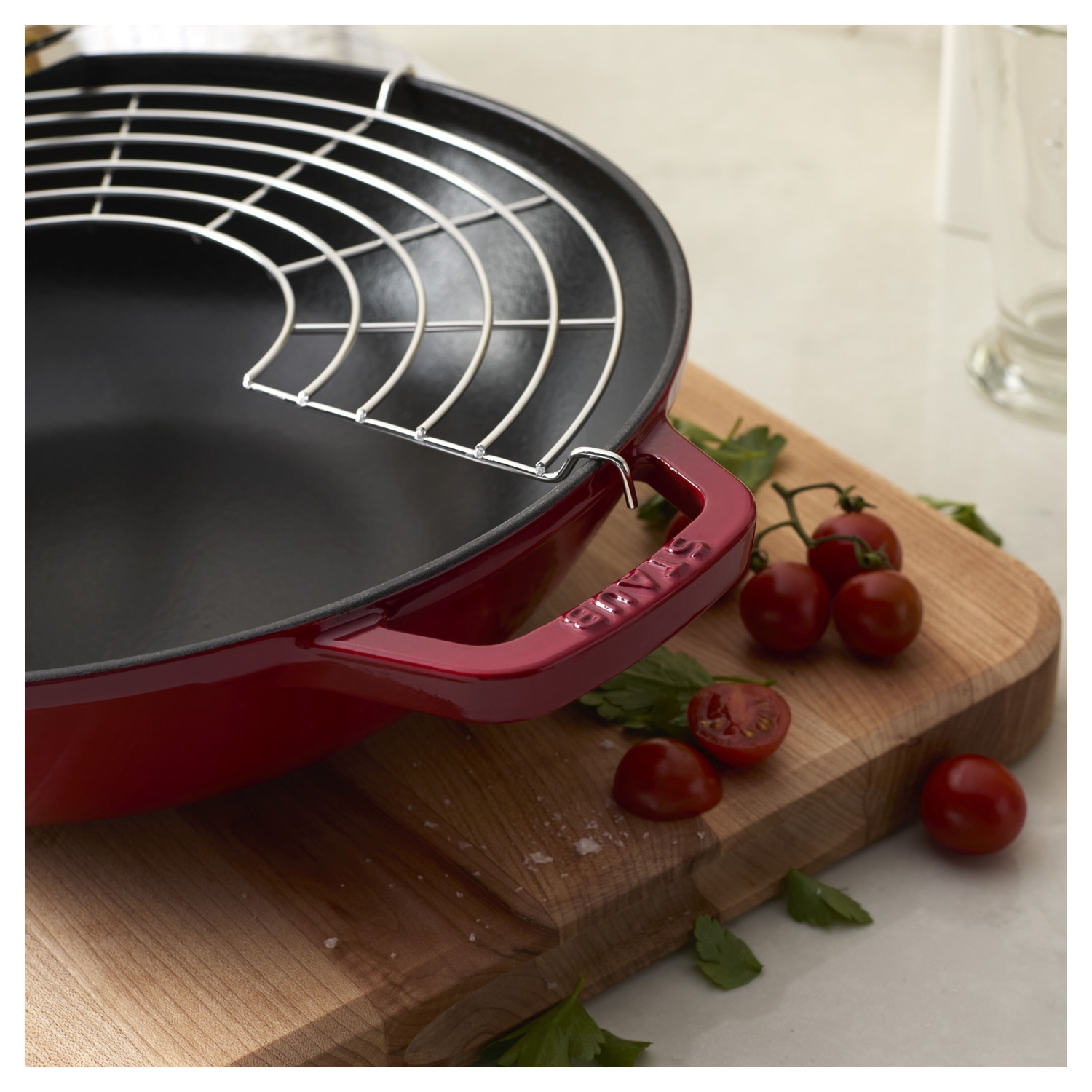 STAUB Specialities – Wok en fonte 30&nbsp;cm/12&nbsp;po avec couvercle en verre, cerisier