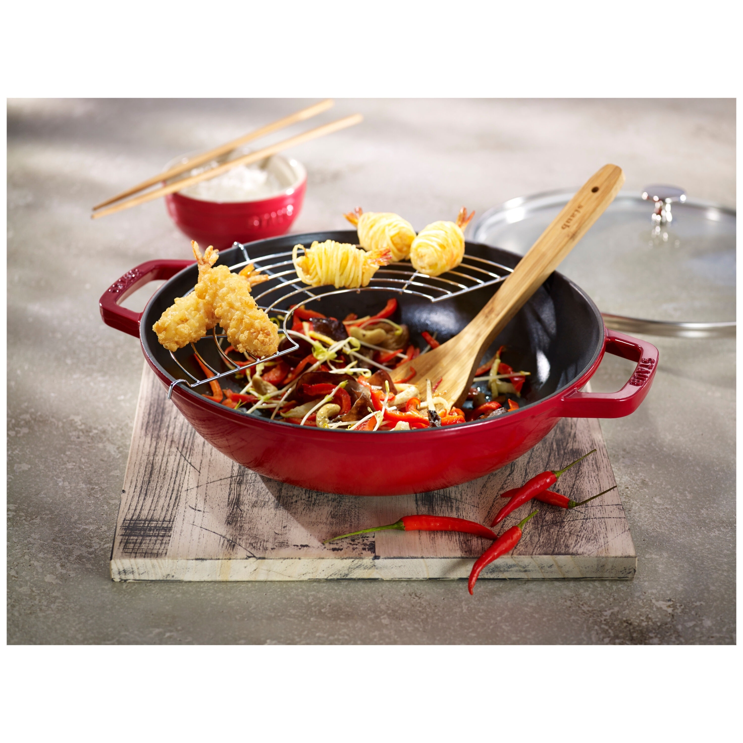 STAUB Specialities – Wok en fonte 30&nbsp;cm/12&nbsp;po avec couvercle en verre, cerisier