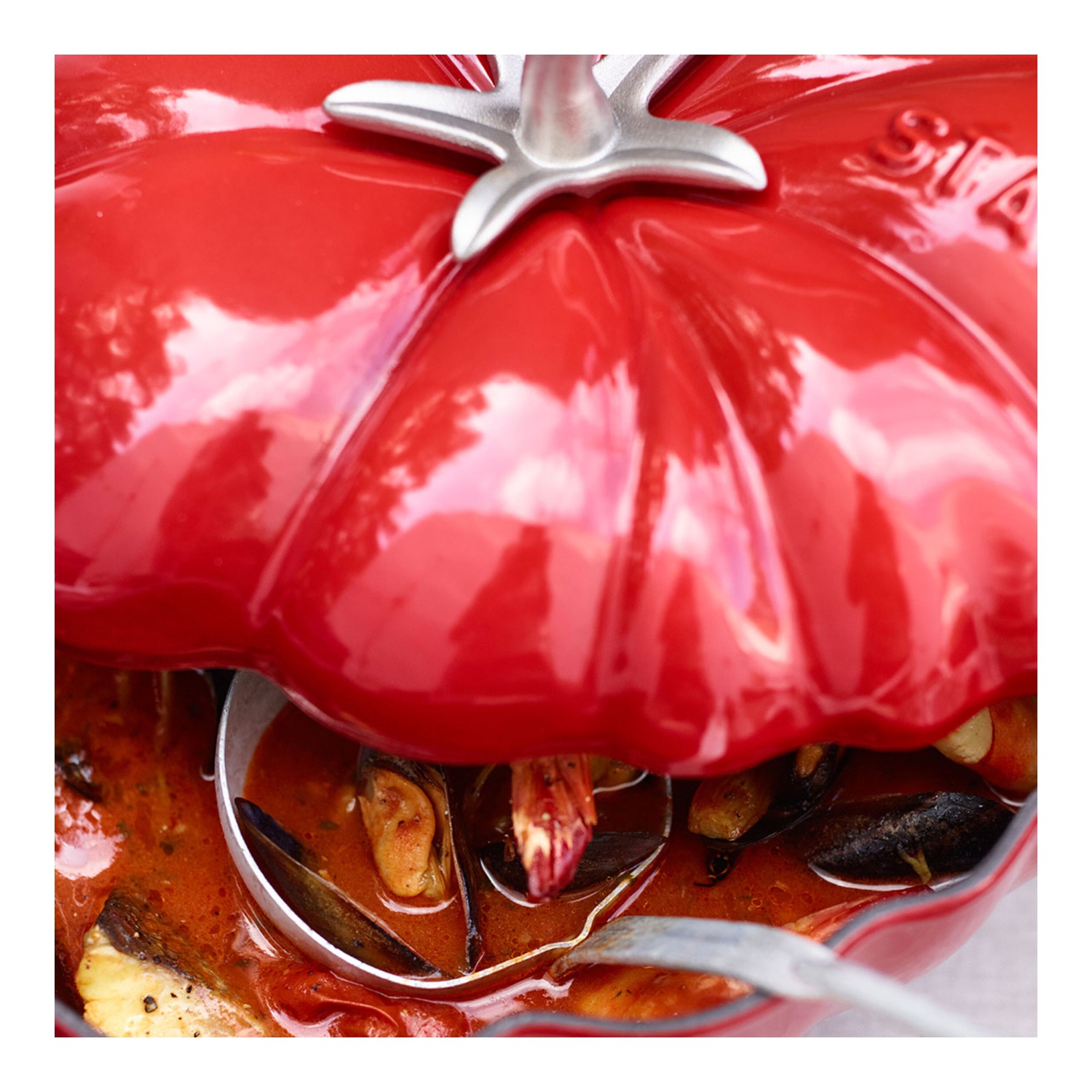 STAUB La Cocotte 2,8&nbsp;L – Cocotte en fonte aux tomates, cerise