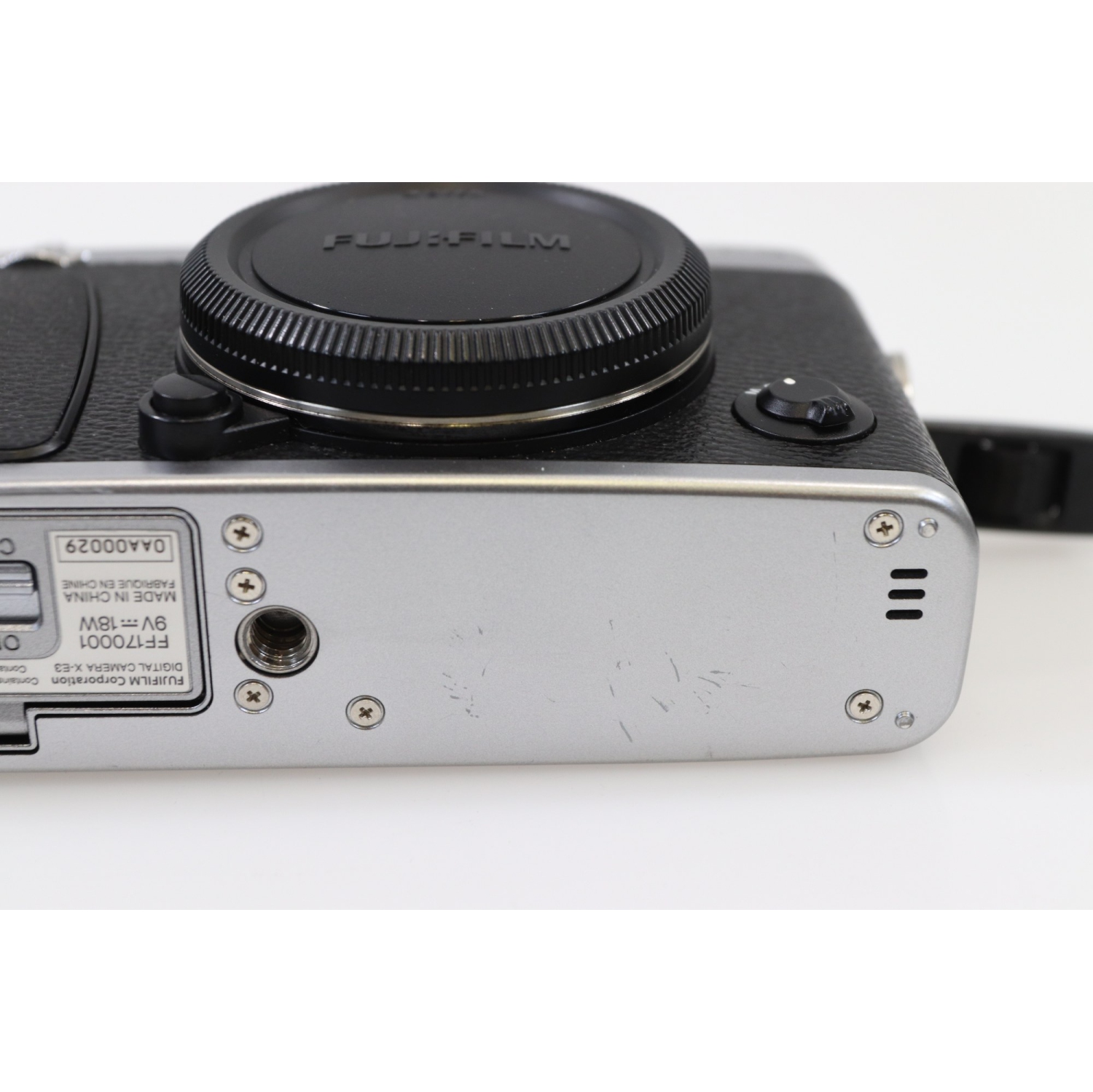 Remis à neuf - Appareil photo numérique sans miroir X-E3 de Fujifilm - Argenté (boîtier seulement)/Nombre d'obturateurs&nbsp;: 3