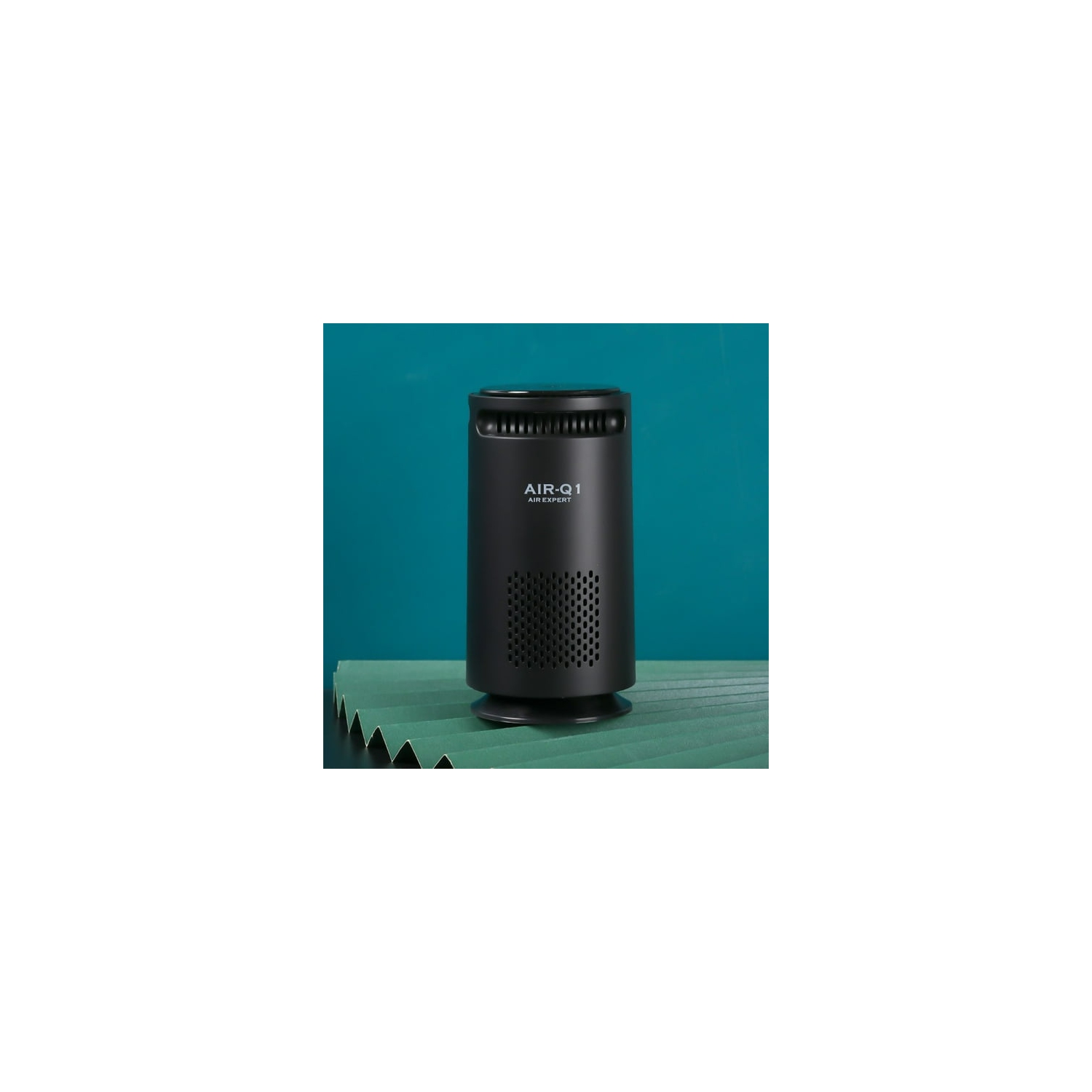 Car negative ion air purifier - removes formaldehyde, odor, sterilizes negative ions, ambient light, silent, suitable for use in the cab and office