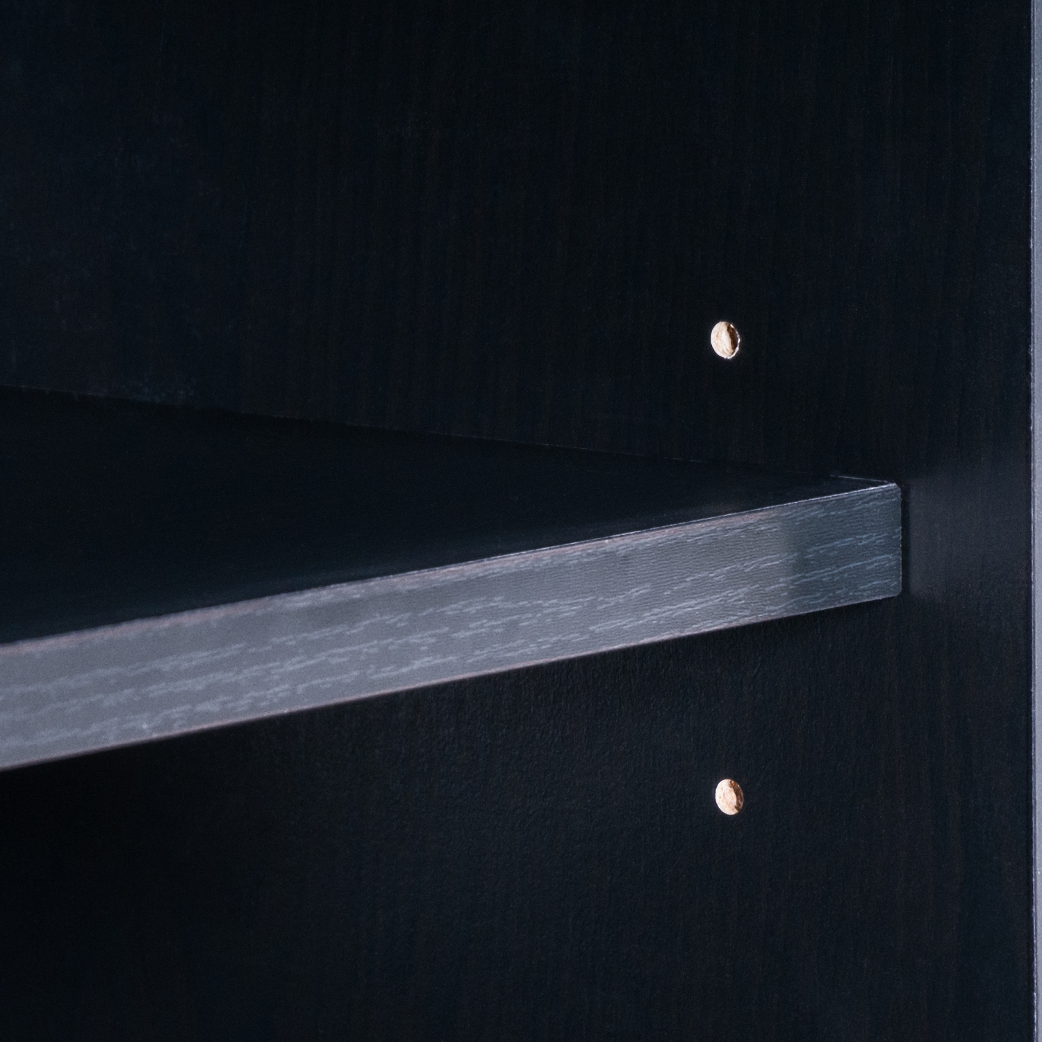 Meuble en bois Norio de Corliving pour téléviseur de 75&nbsp;po et moins avec tablettes de rangement ouvertes, console multimédia moderne pour le