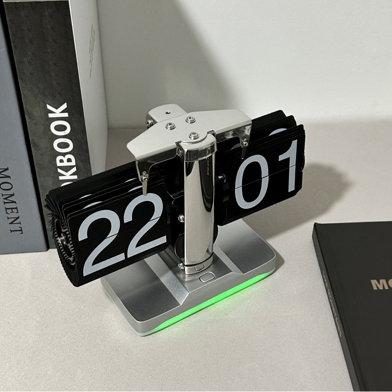 Modern Flip Clock with Ambient Lighting - Ultra-Quiet Page Turning Mechanism, Minimalist Design for Living Room/Bedroom/Workspace