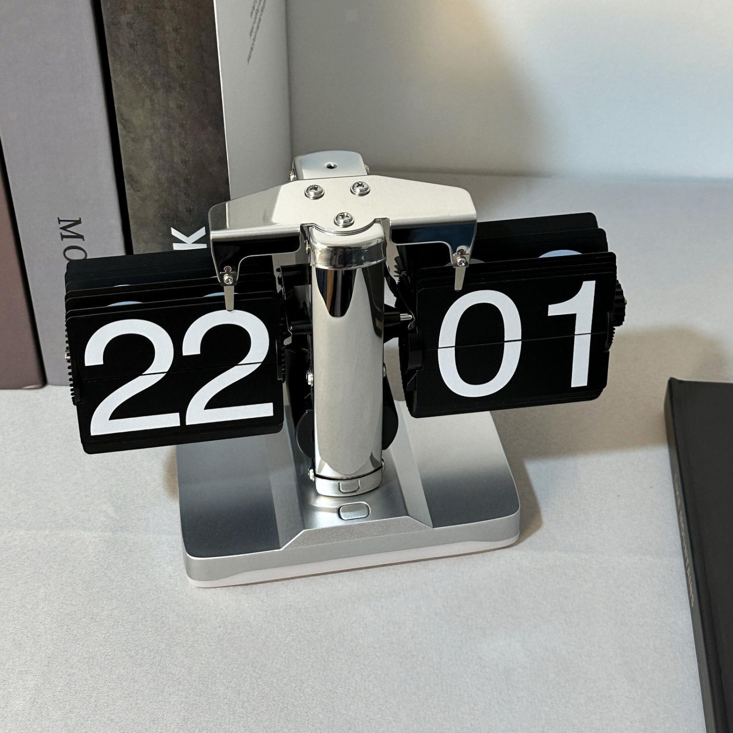 Modern Flip Clock with Ambient Lighting - Ultra-Quiet Page Turning Mechanism, Minimalist Design for Living Room/Bedroom/Workspace