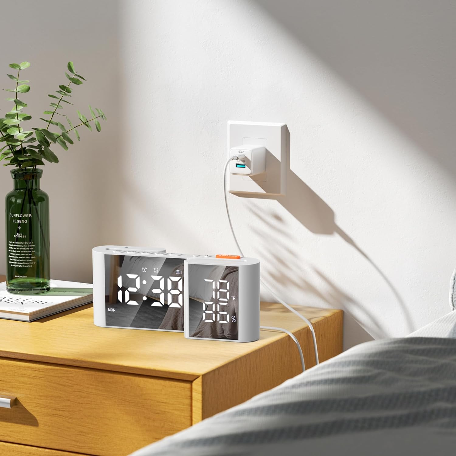 S-shaped dual screen LED display - FM radio, dual alarm clock, auto dimming display and USB charging, ideal for bedroom/office