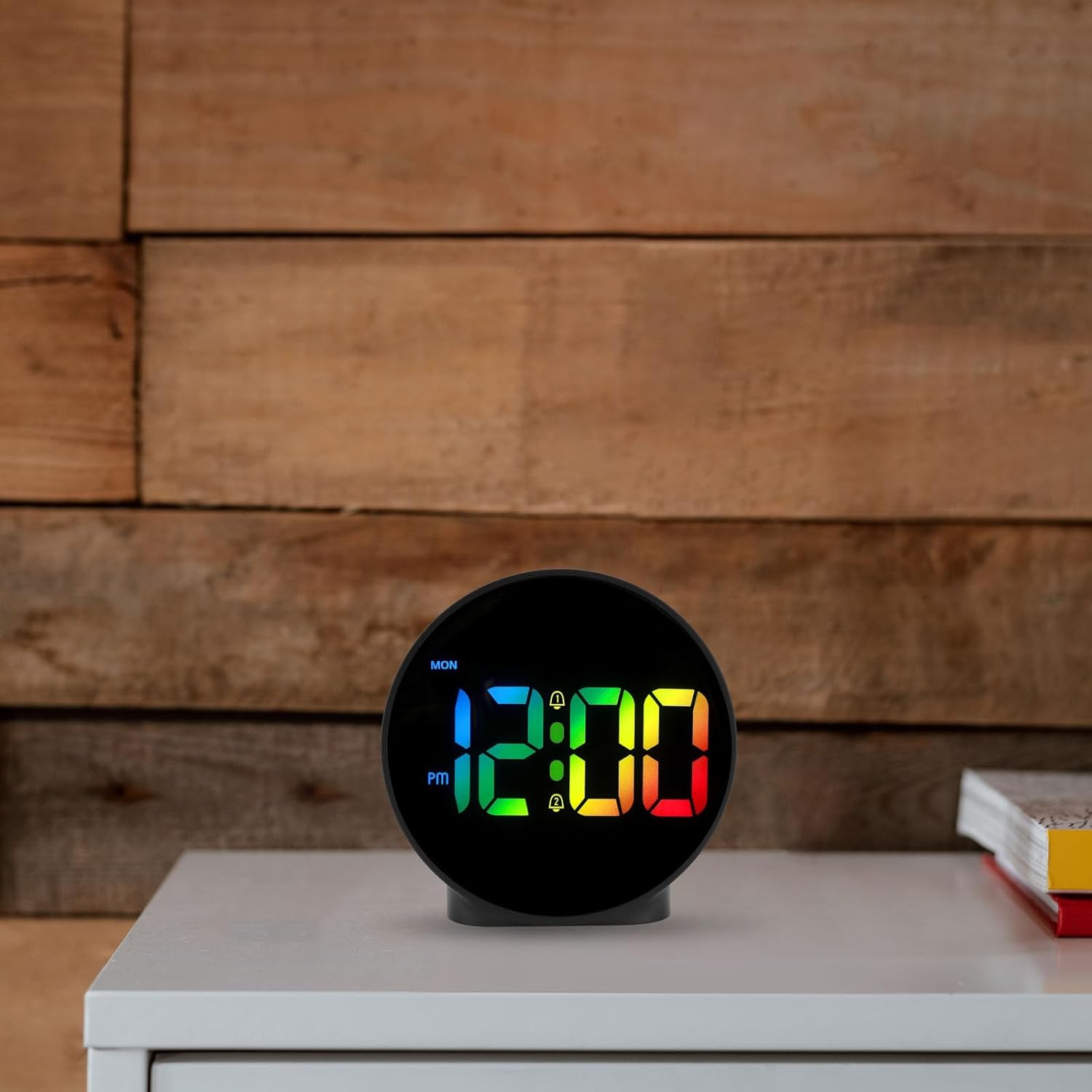Horloge numérique couleur à affichage LED, écran réglable à 4 niveaux de luminosité, réveil double avec fonction de rappel d'alarme, idéal pour la