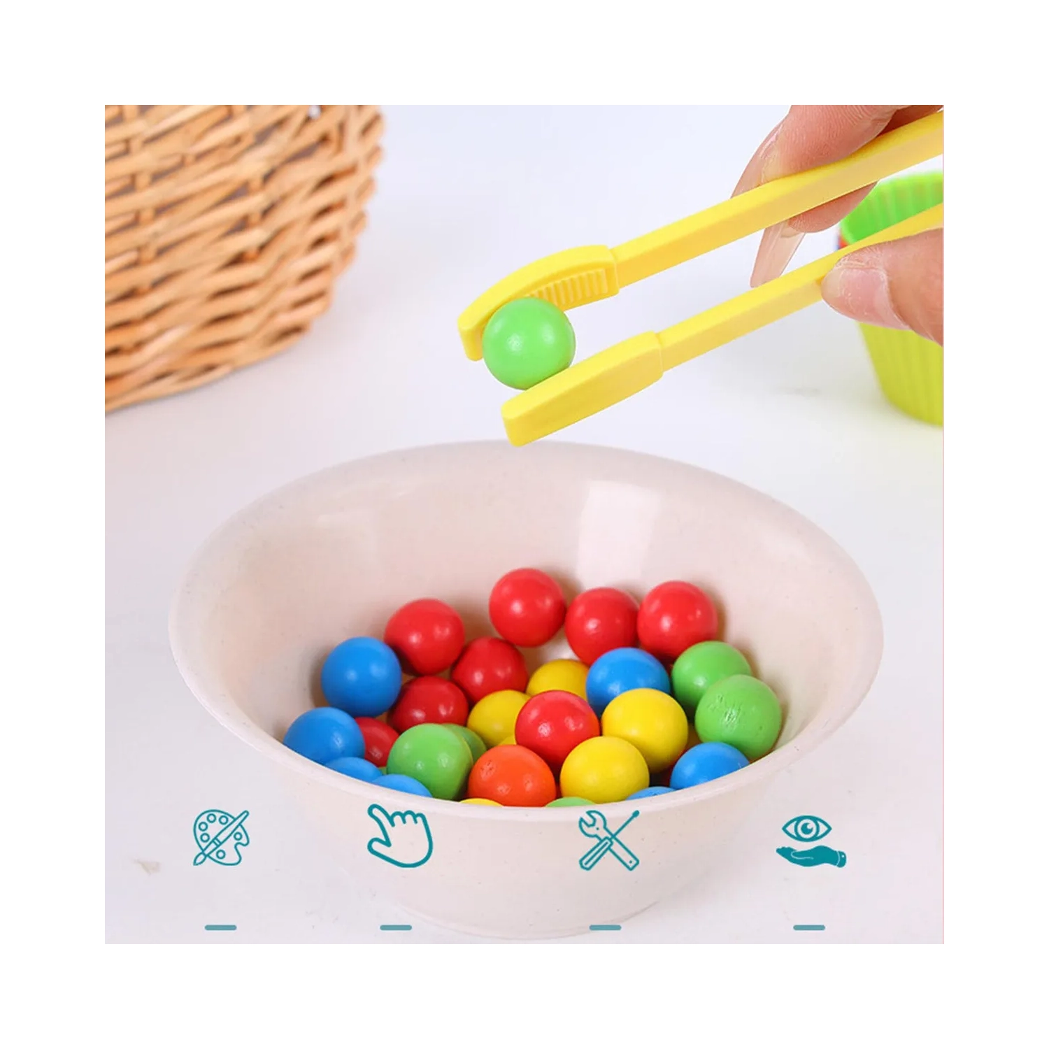 Balle dans les jouets de la tasse, serre-billes et cueille les fèves