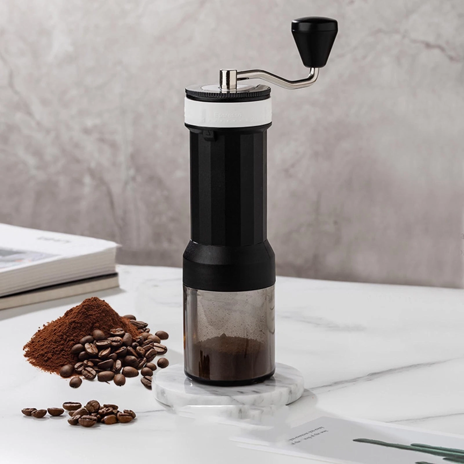 Portable hand-grinded coffee bean grinder High-efficiency portable manual coffee grinder [40 gears external adjustment]