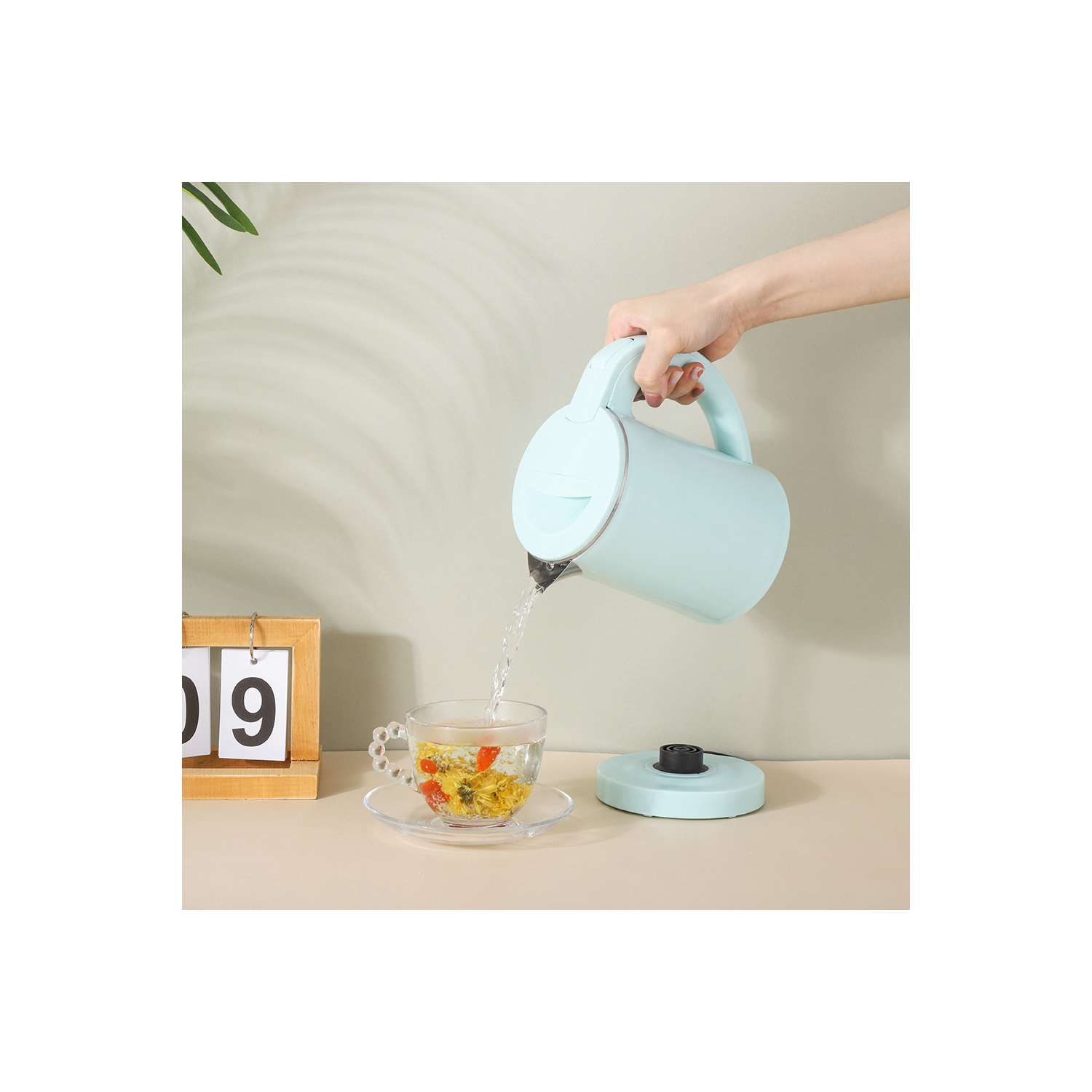 0.6L stainless steel travel kettle - 6 minutes fast boiling, one-button operation, 304 anti-scalding material, travel-friendly