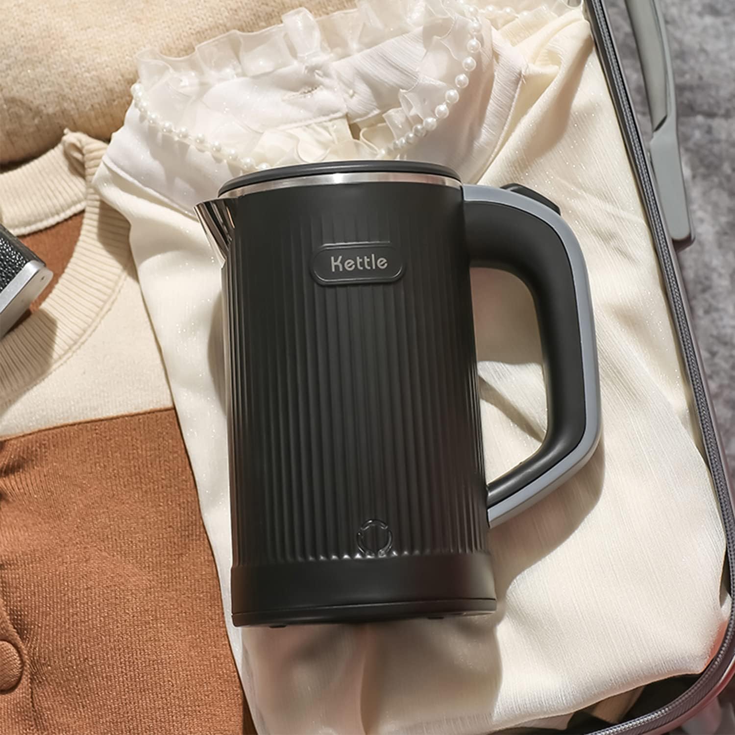 600W Travel Electric Kettle - 4-6 Min Fast Boil, Food-Grade 304 Stainless Steel, Compact & Lightweight for Hotels/Offices（Black）