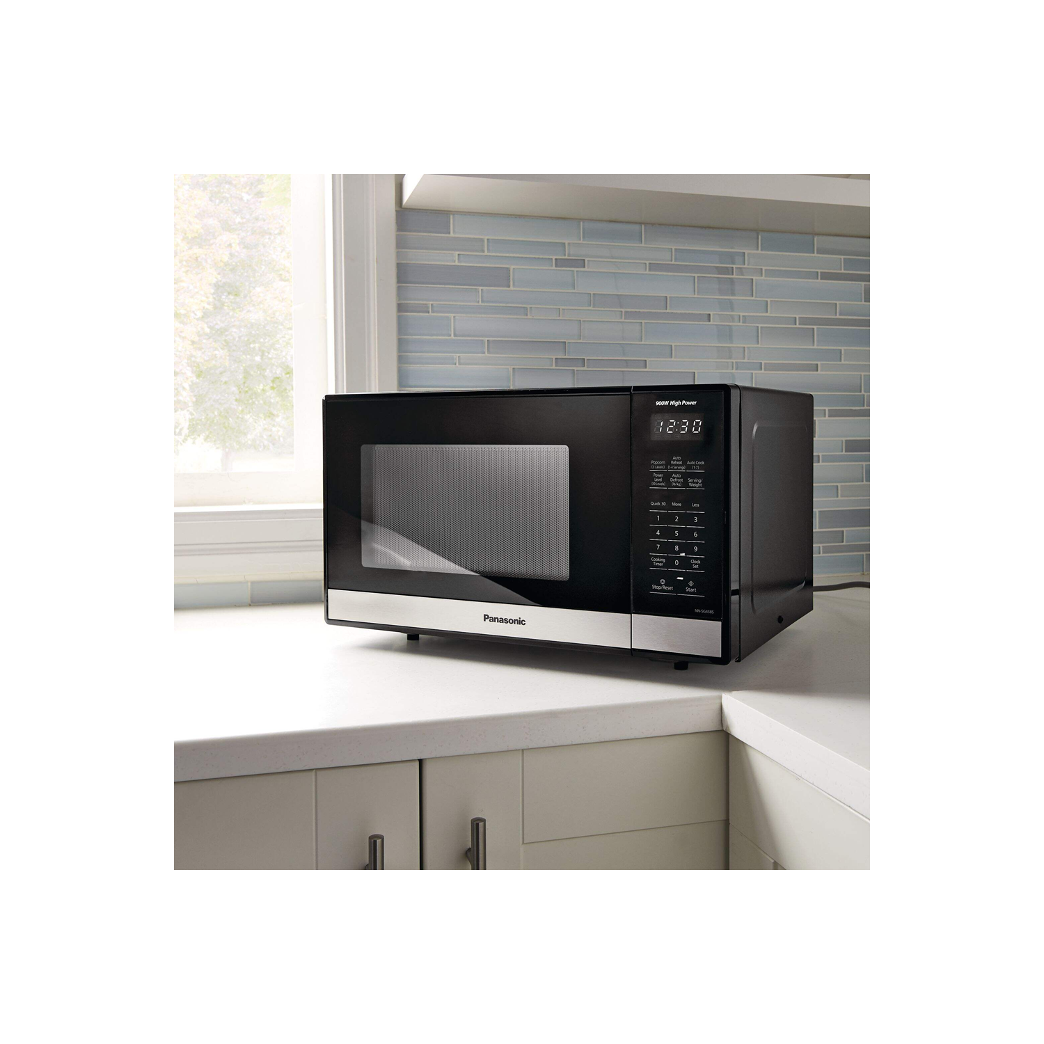 Boîte ouverte - Four à micro-ondes compact 900&nbsp;W NNSG458SC de Panasonic, acier inoxydable noir, verrouillage à l'épreuve des enfants