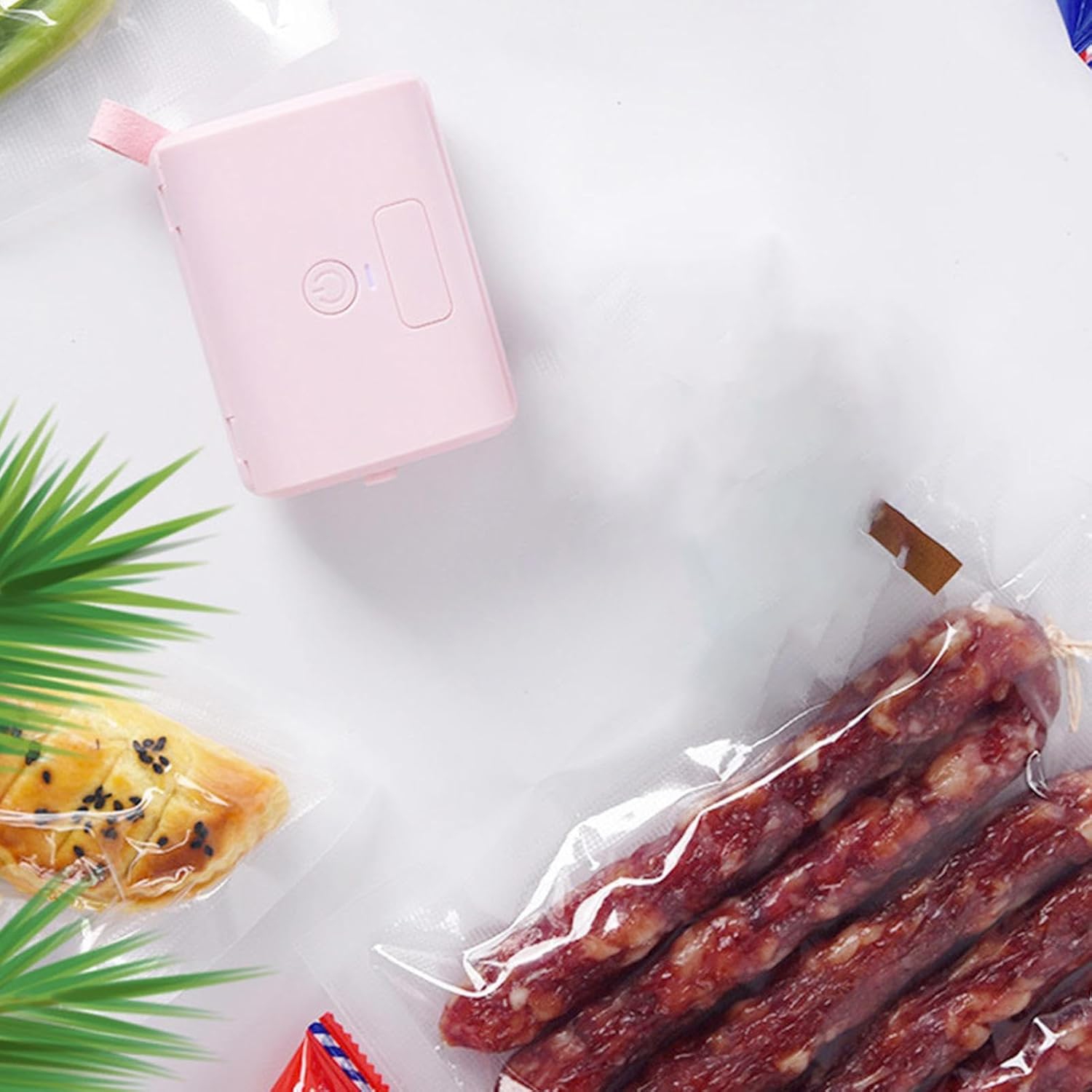 Portable vacuum sealer, small and light, rechargeable, strong suction, 60kPa vacuum and 100kPa inflation, perfect for camping/kitchen use