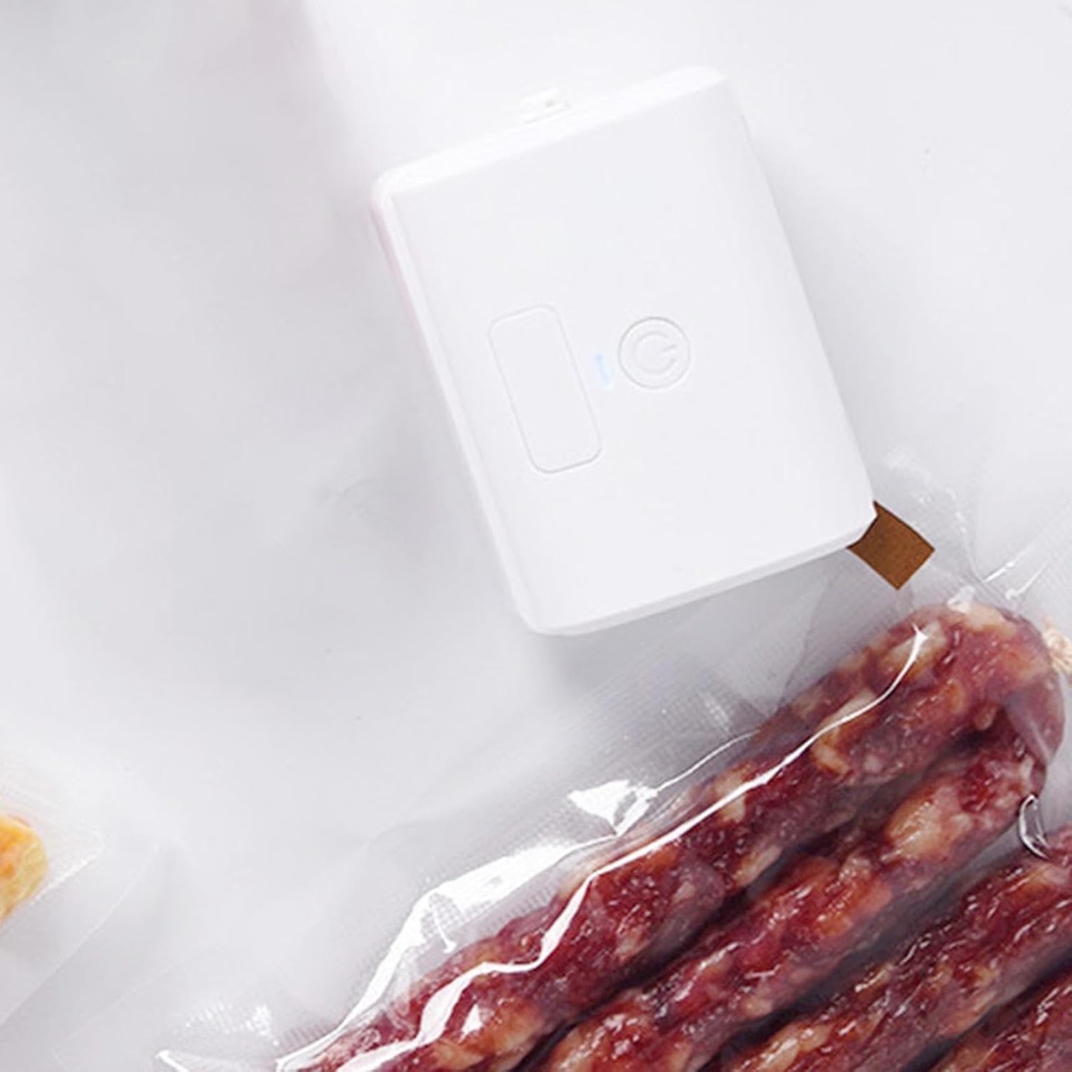 Portable vacuum sealer, small and light, rechargeable, strong suction, 60kPa vacuum and 100kPa inflation, perfect for camping/kitchen use