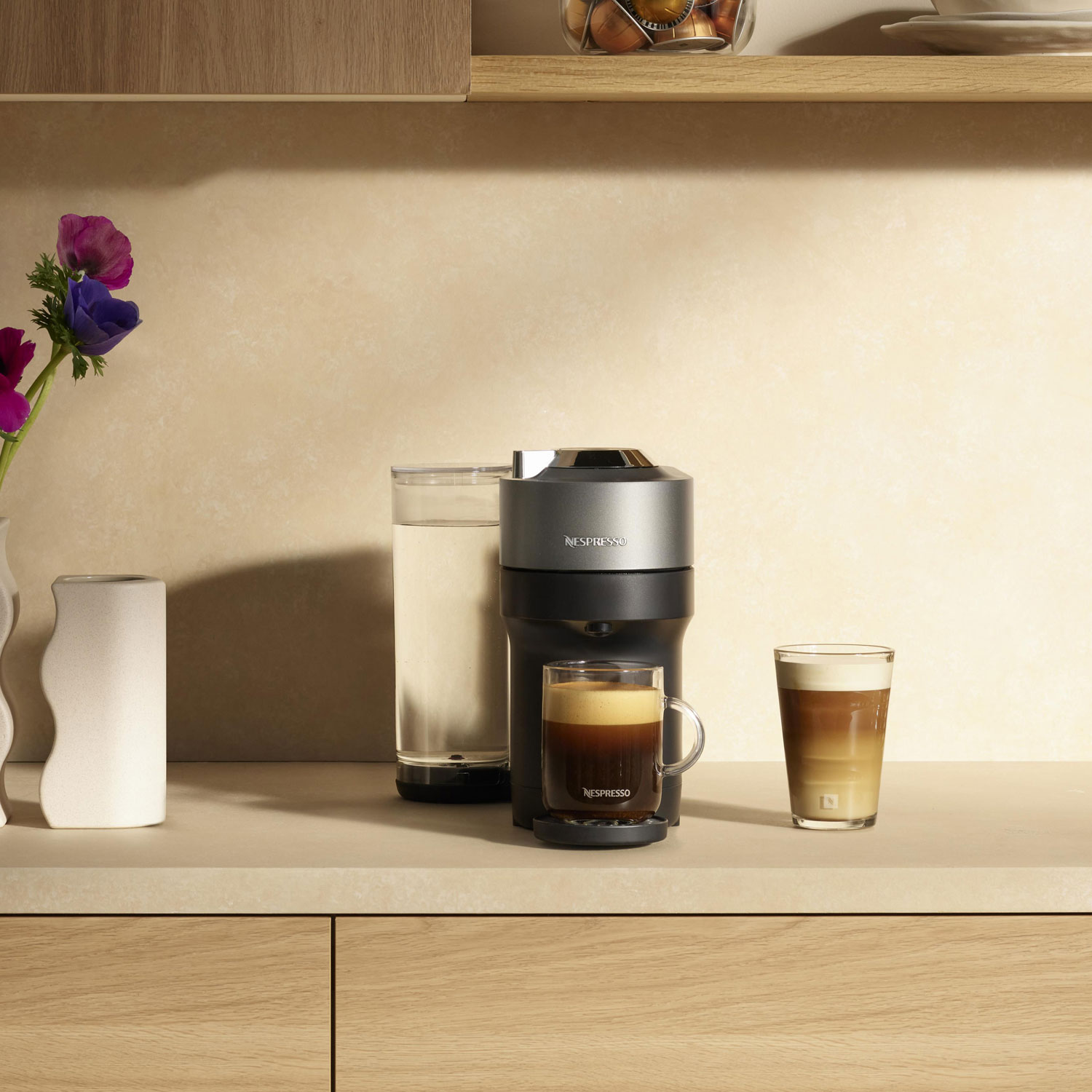Machine à café/espresso Vertuo Pop+ Deluxe de Nespresso par Breville - Titane