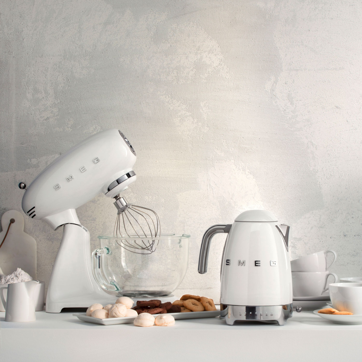 Batteur sur socle à tête inclinable de Smeg - 5 pintes - 800 W - Blanc