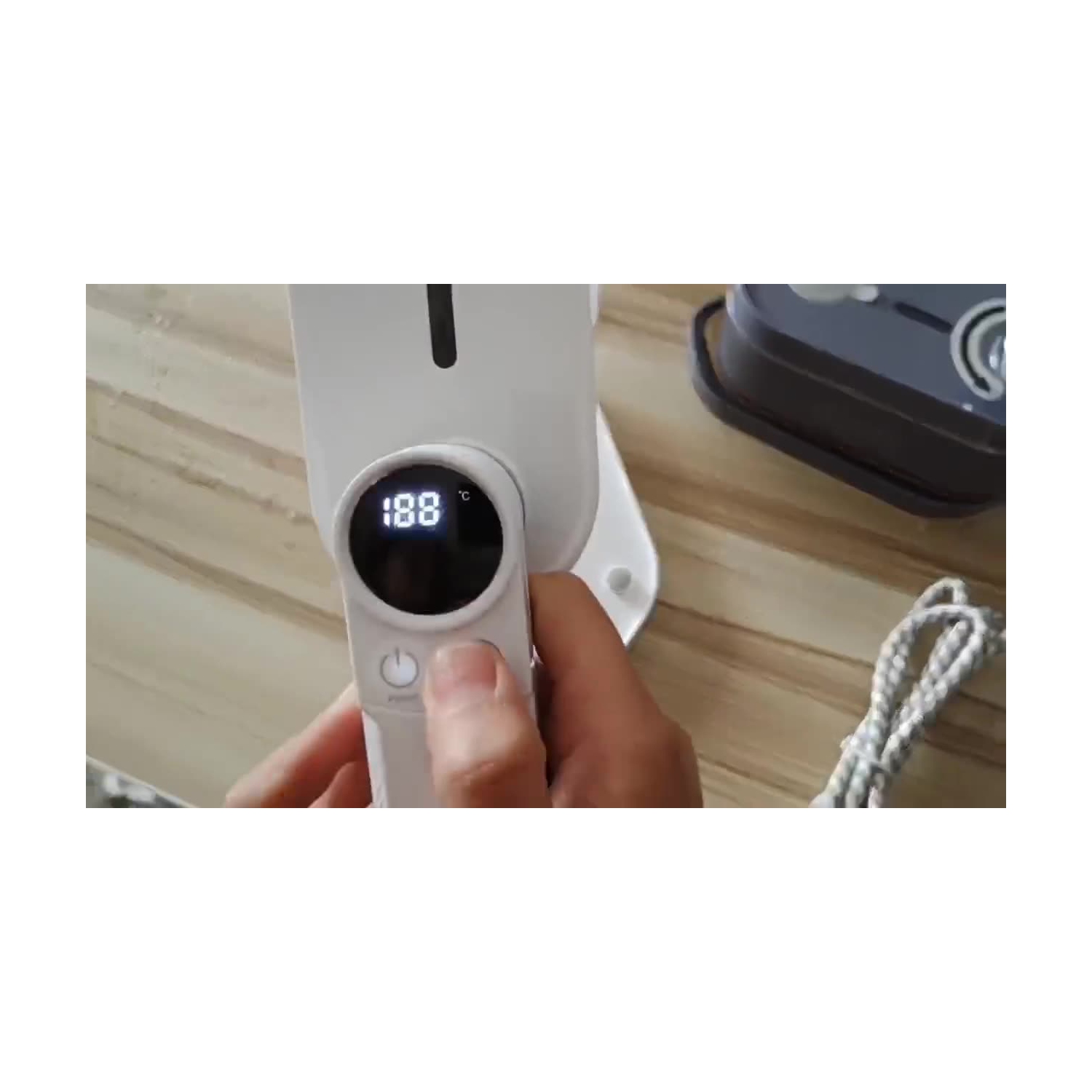 Fer et défroisseur à vapeur de voyage 2-en-1 – Vapeur rapide en 10 secondes, 8 modes, poignée pliable et écran LCD pour des vêtements sans plis