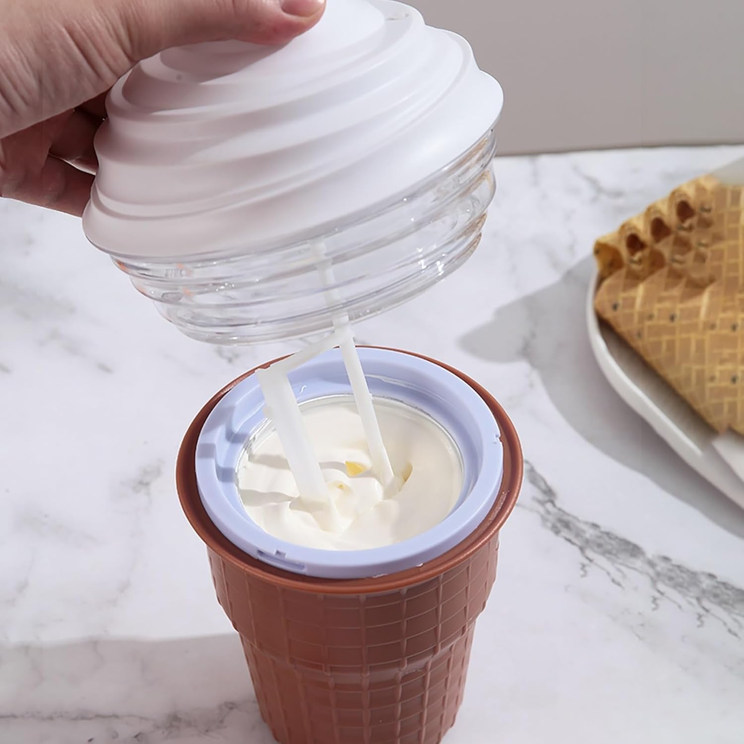 Mini machine ice cream machine, DIY soft ice cream, 400ml unique appearance home ice cream machine, simulated manual stirring, easy to clean and